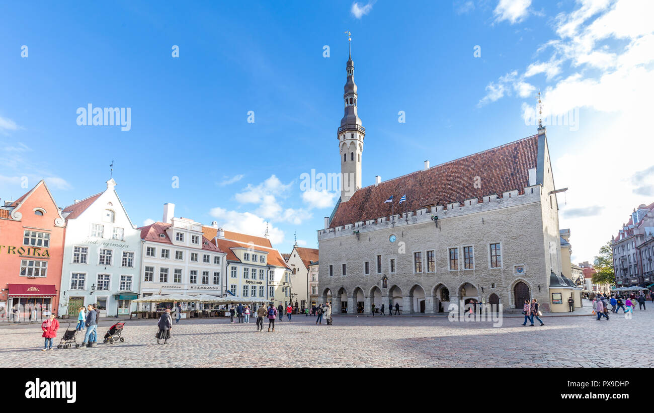 Plaza del Ayuntamiento de Tallinn Estonia Foto de stock