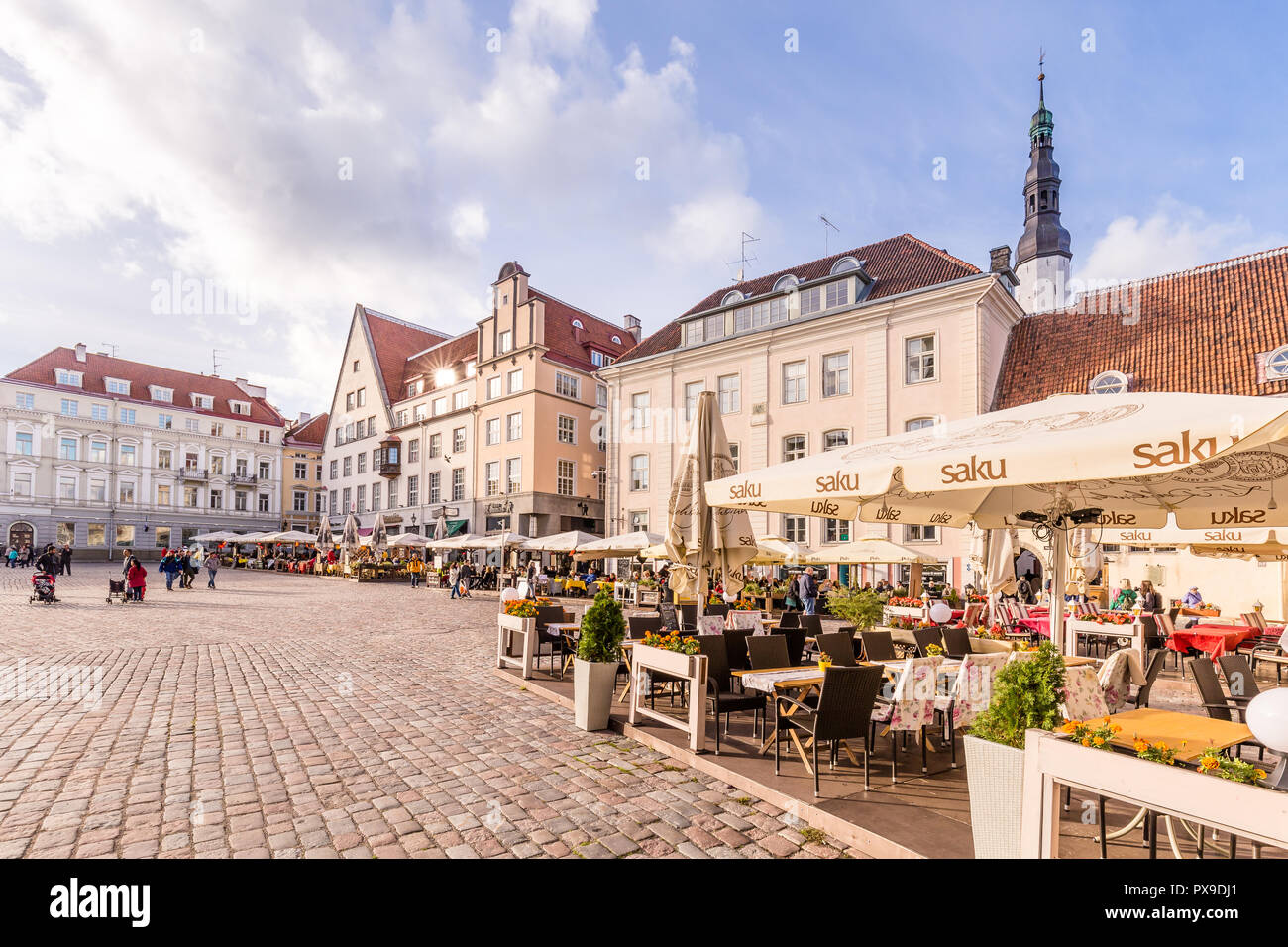 Plaza del Ayuntamiento de Tallinn Estonia Foto de stock