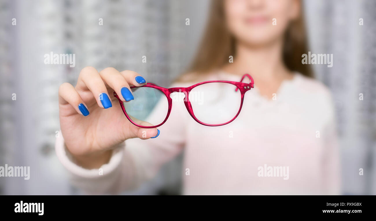 Montura de gafas rosa fotografías e imágenes de alta resolución - Alamy