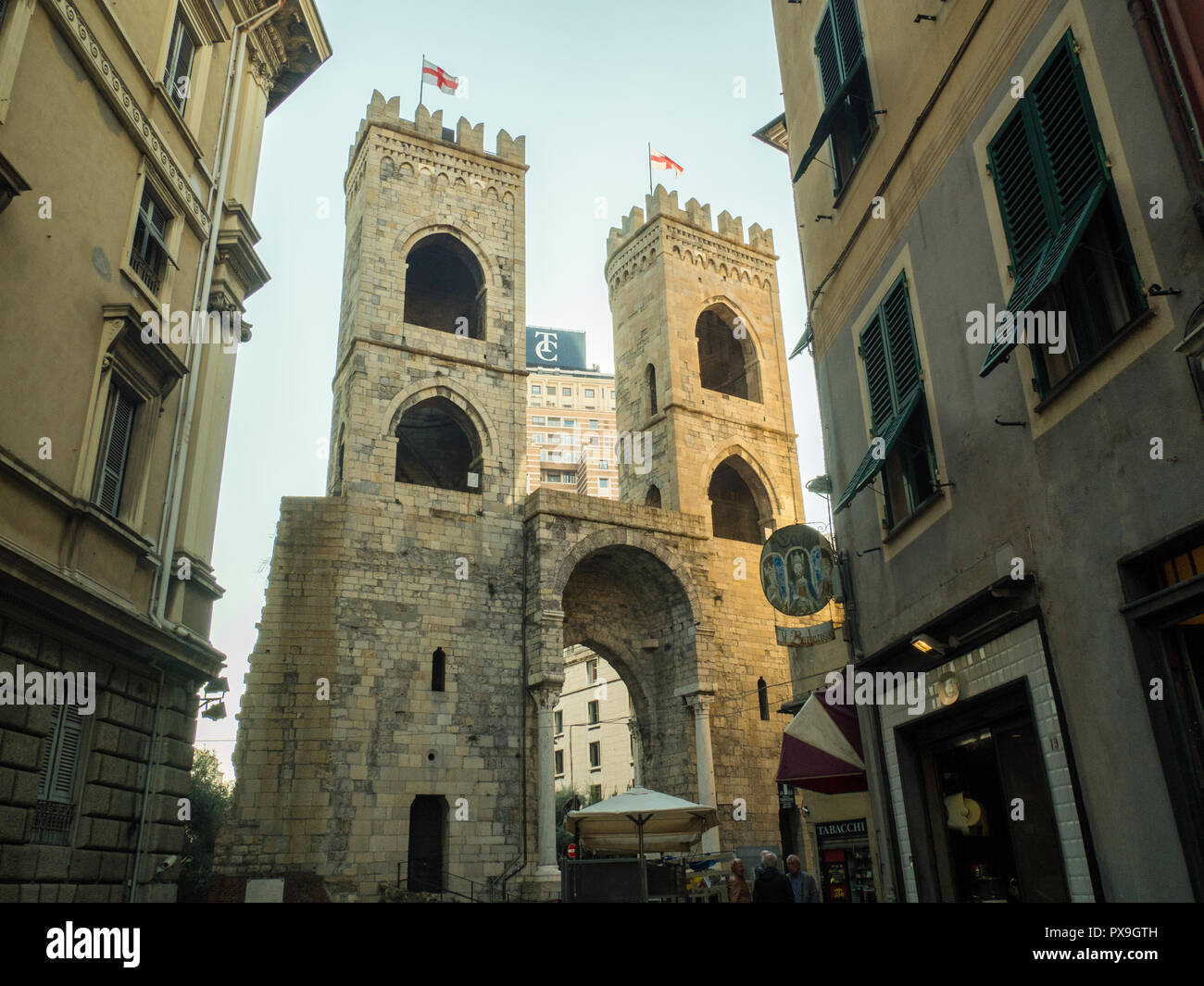 La puerta de la ciudad medieval de 'Porta Soprana', Génova, Liguria, Italia. Foto de stock