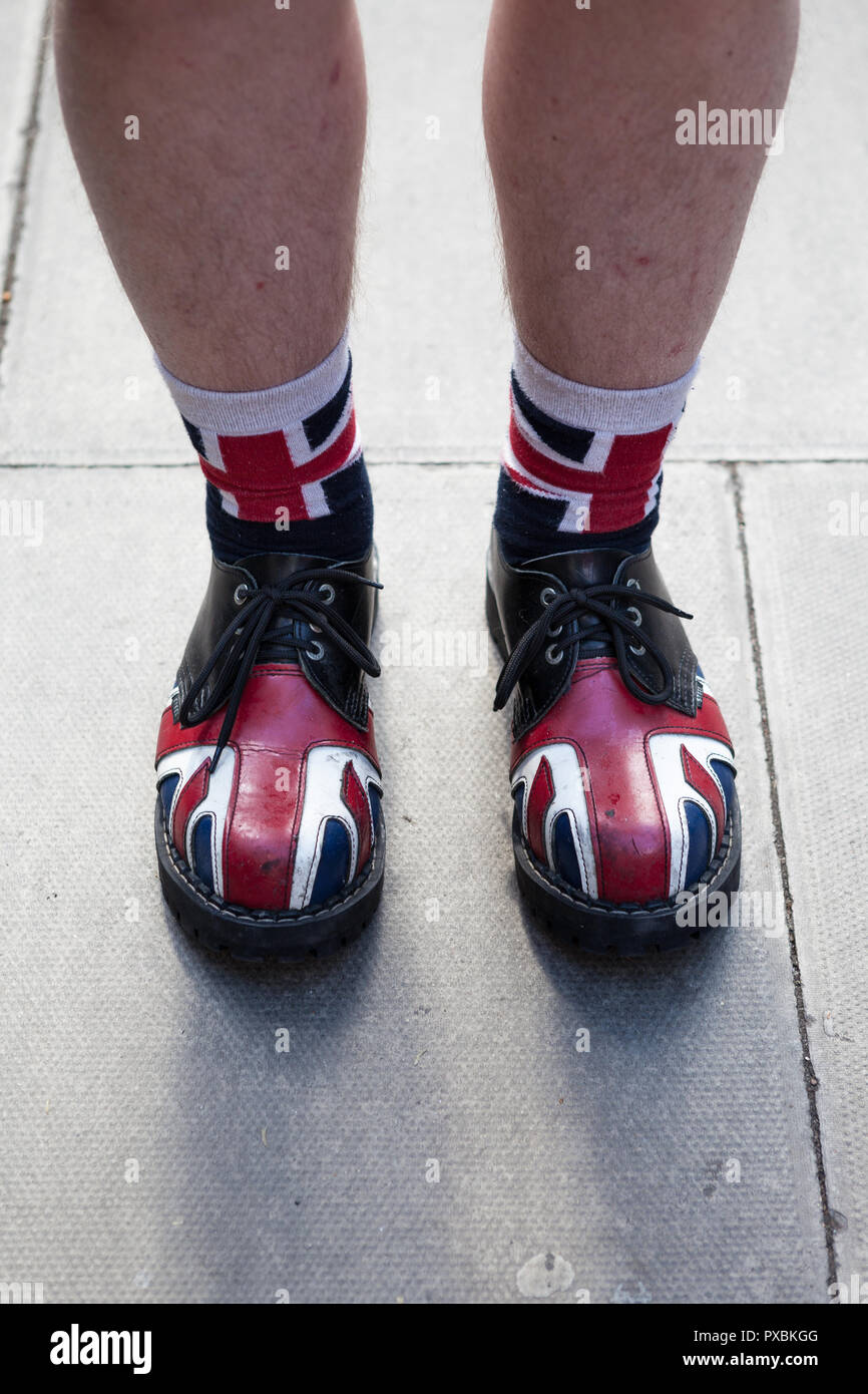 Zapatos de bandera británica fotografías e imágenes de alta resolución -  Alamy