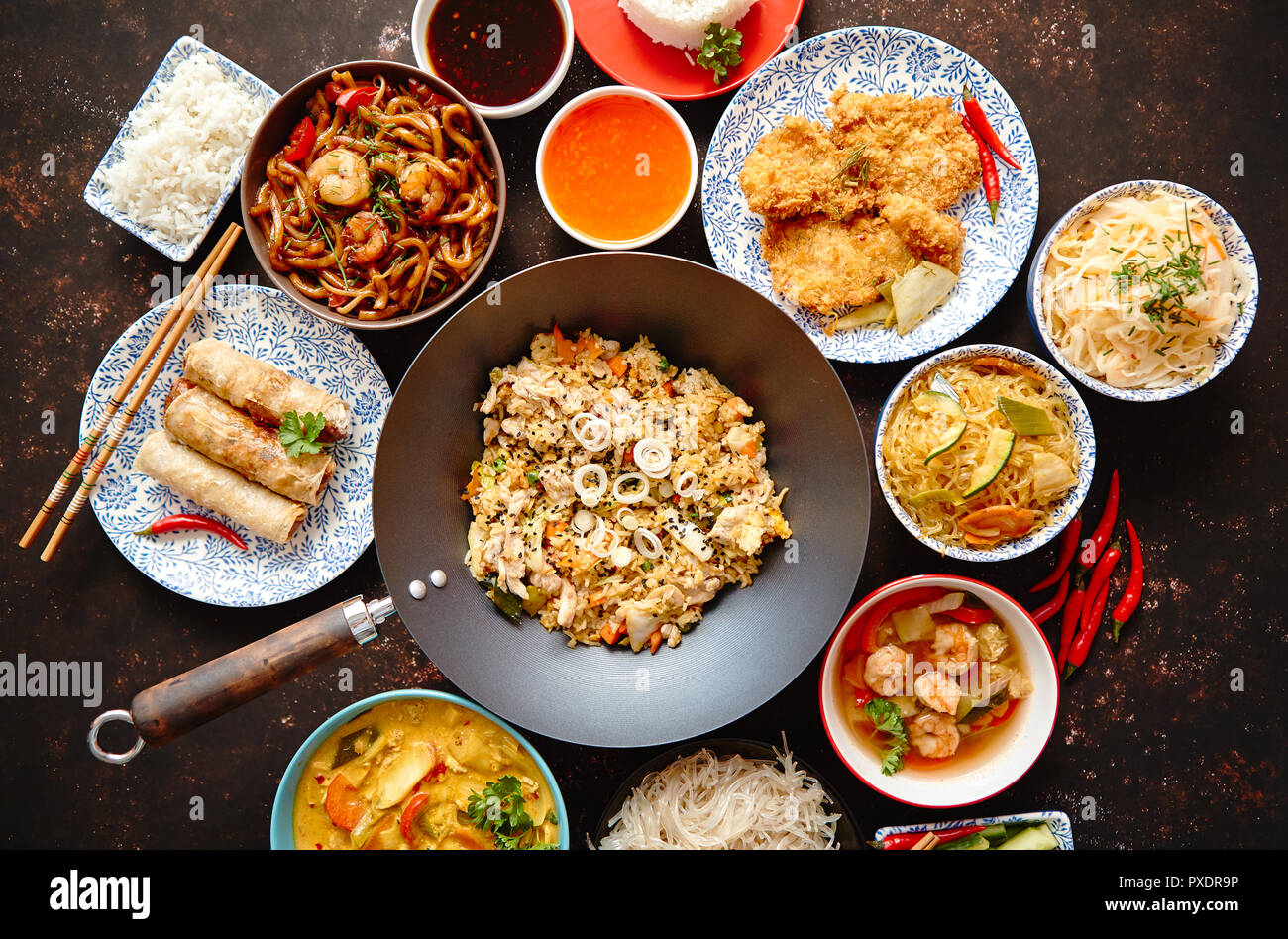 Comida china. Concepto de comida de estilo asiático composición. Foto de stock