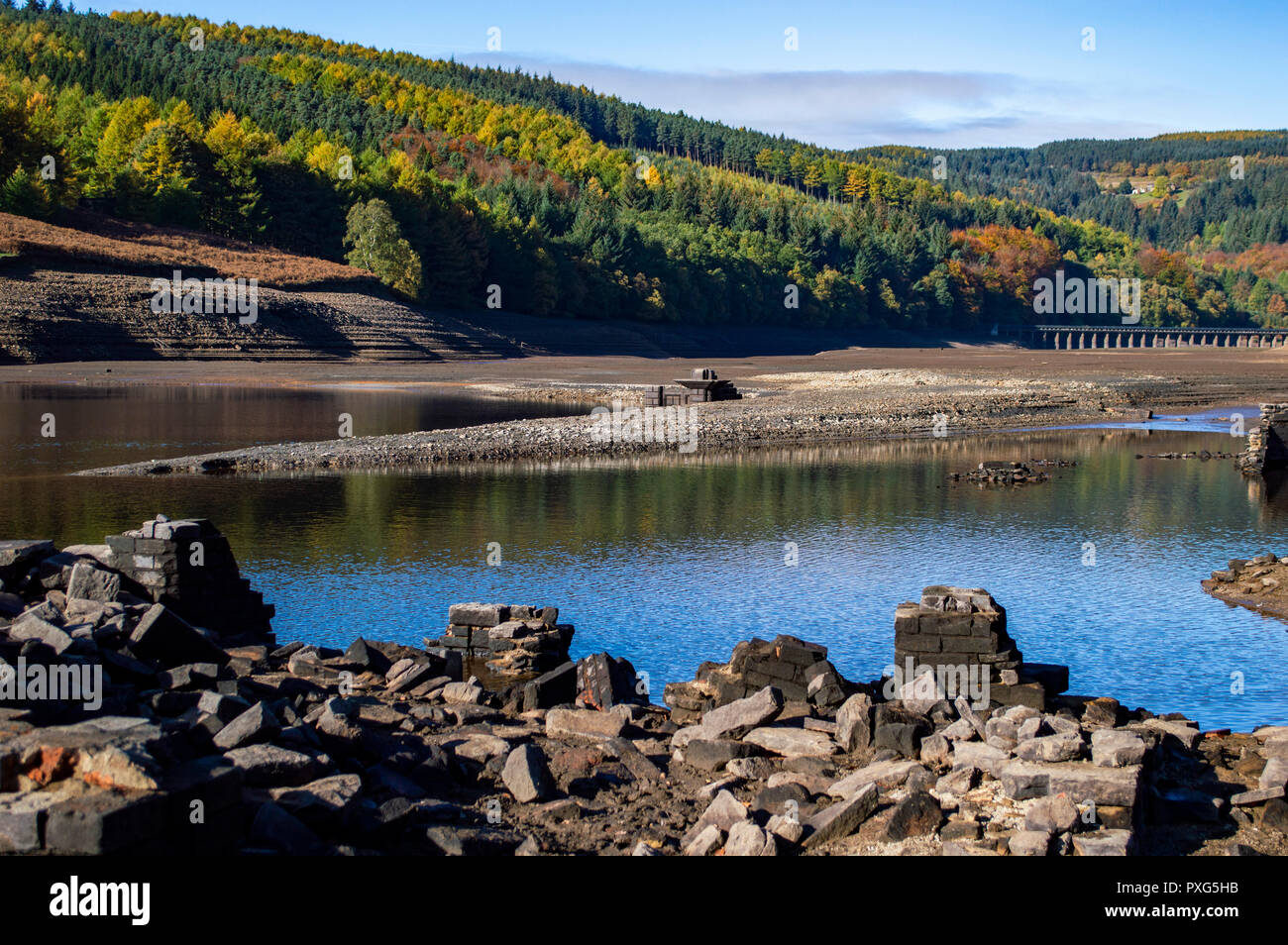 Las ruinas de la aldea de Derwent expuesta debido a los bajos niveles