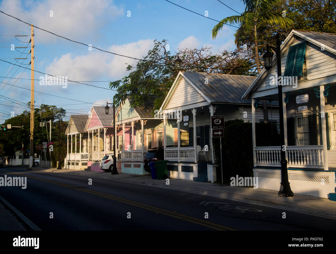 Casas en la aldea de Bahama off Duval Street en el centro de Key West, Florida Foto de stock