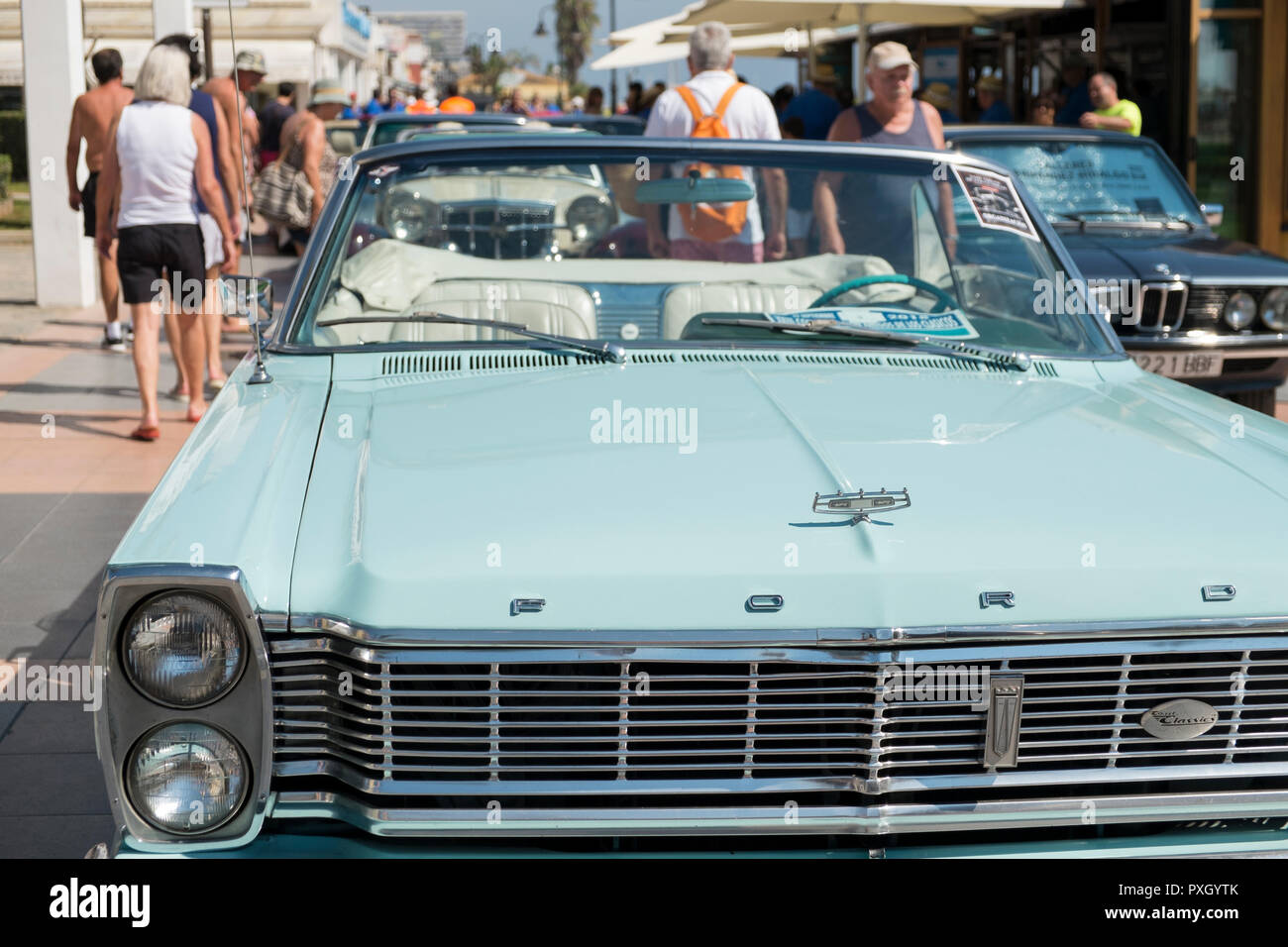 Ford Galaxie 500. Reunión de coches clásicos en Torremolinos, Málaga, España. Foto de stock
