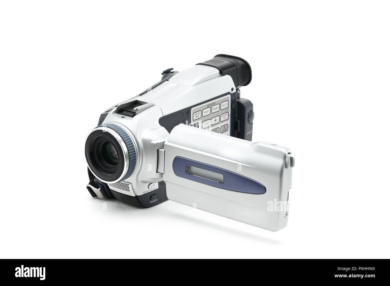 Videocámara semiprofesional que se utiliza para grabar clips de vídeo sobre  fondo blanco aislado Fotografía de stock - Alamy