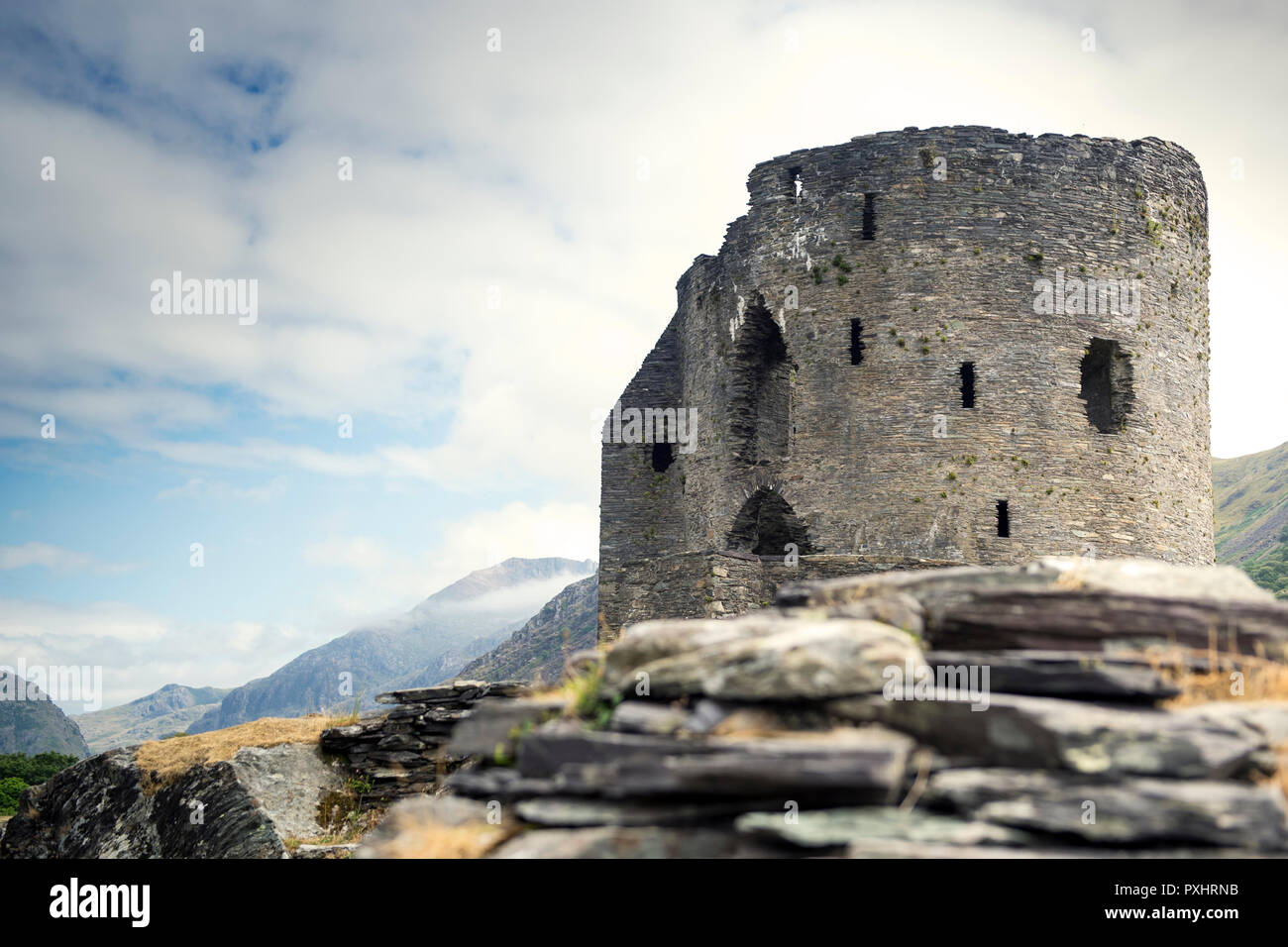 Castillo Dolbadarn en Llanberis, el Parque Nacional de Snowdonia, Gales del Norte Foto de stock
