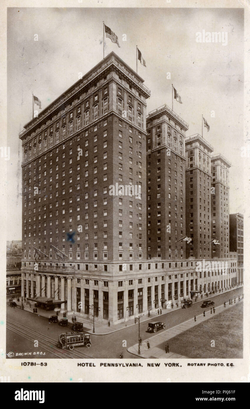 Hotel Pennsylvania - situado a 401 7th Avenue (15 Penn Plaza) en Manhattan, cruzando la calle desde la Estación de Pennsylvania y el Madison Square Garden en la Ciudad de Nueva York, EE.UU. Fecha: 1921 Foto de stock