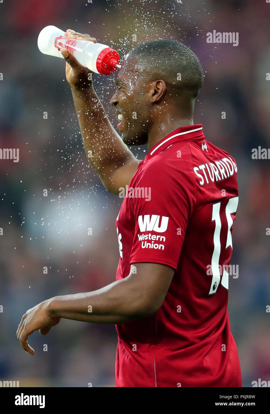 DANIEL STURRIDGE Liverpool FC HUDDERSFIELD TOWN FC V Liverpool FC de la Premier League, JOHN SMITH'S STADIUM, Huddersfield, Inglaterra el 20 de octubre de 2018 GBD12805 estrictamente sólo para uso editorial. Si el jugador o jugadores, representado en esta imagen es/está jugando para un club inglés o el equipo nacional de Inglaterra. Entonces esta imagen sólo podrán ser utilizados para fines editoriales. Uso no comercial. Los siguientes usos son también restringida INCLUSO SI EN UN CONTEXTO EDITORIAL: utilizar en conjunción con, o parte de cualquier no autorizado audio, video, datos, listas de sujecin, club/Liga logotipos, apuestas, juegos o cualquier 'live' serv Foto de stock