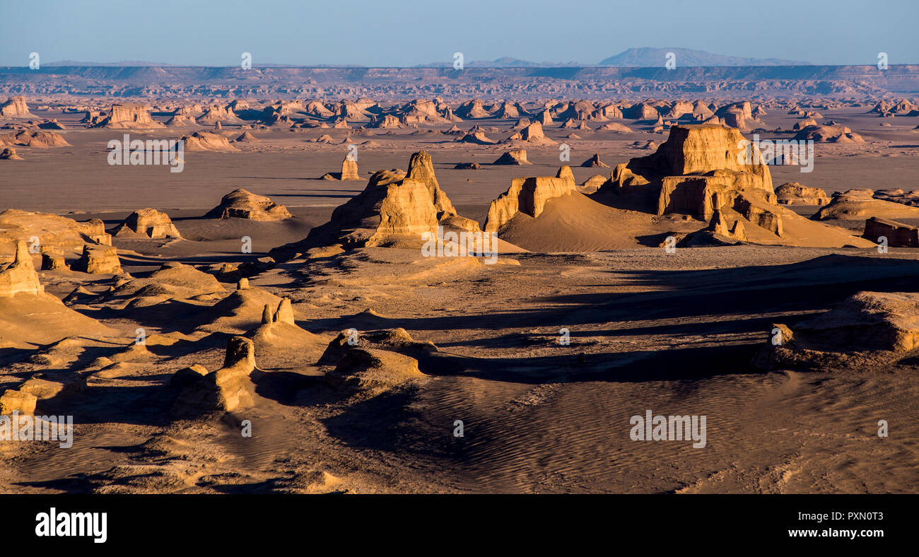 El Desierto de Lut en Irán es la 27ª del mundo mayor desierto y fue inscrito en la Lista del