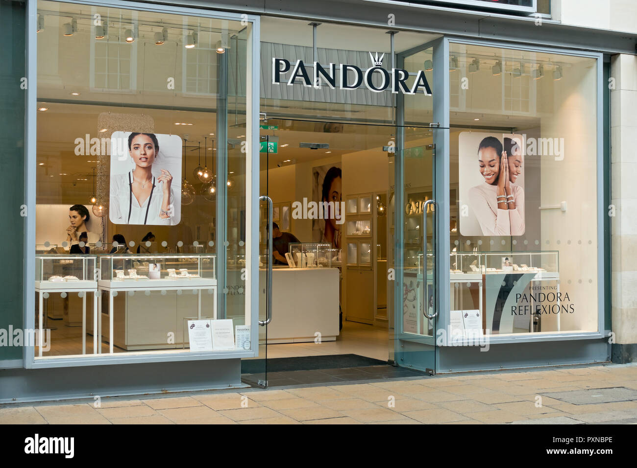 Pandora joyería tienda tienda tienda tienda tienda de compras Davygate York  North Yorkshire Inglaterra Reino Unido GB Gran Bretaña Fotografía de stock  - Alamy