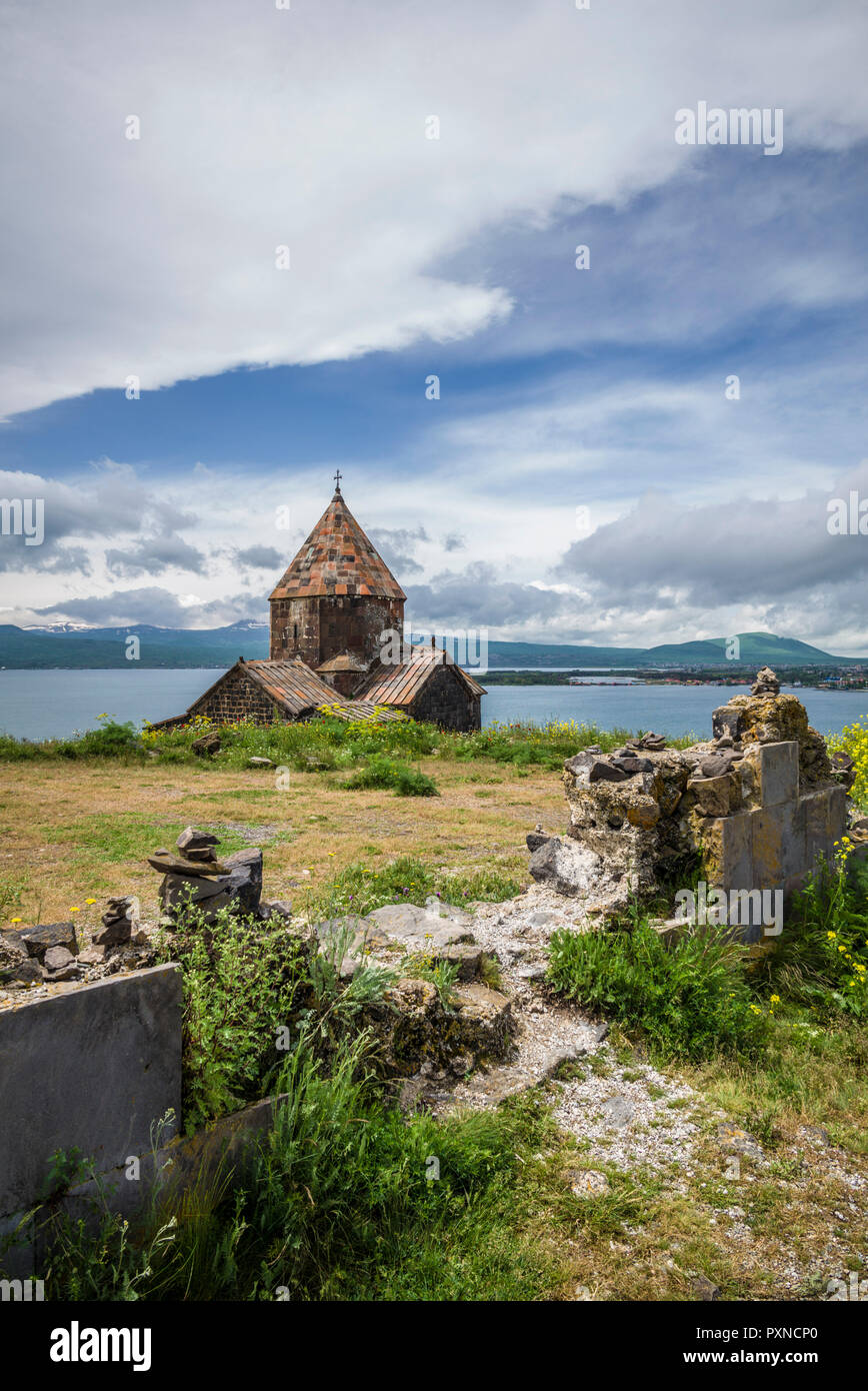 Armenia, el lago Sevan, Sevan, Sevanavank Monasterio, Iglesia exterior Foto de stock