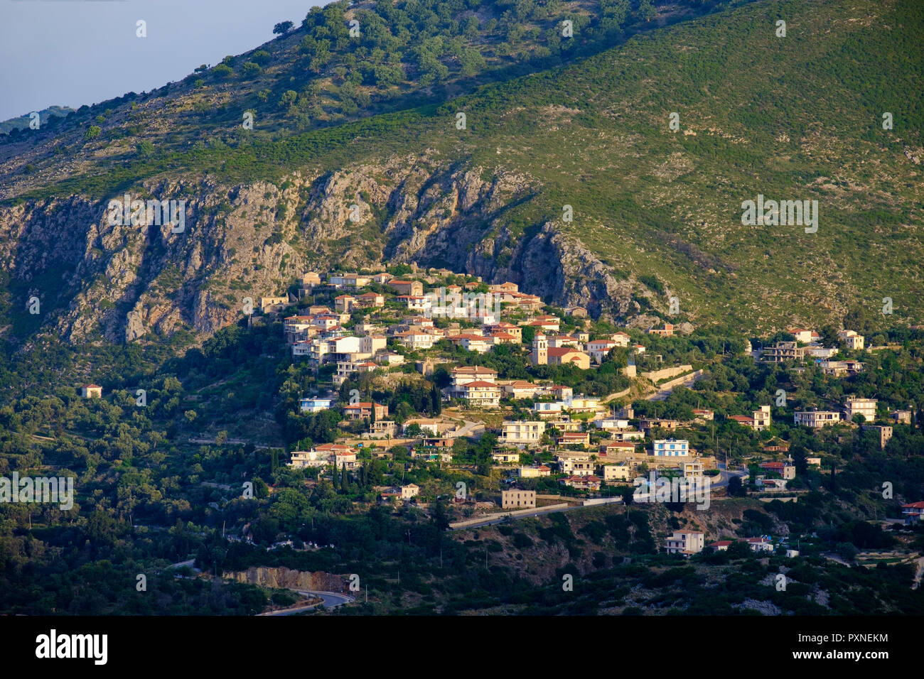 Albania, antigua aldea de montaña Himara Foto de stock