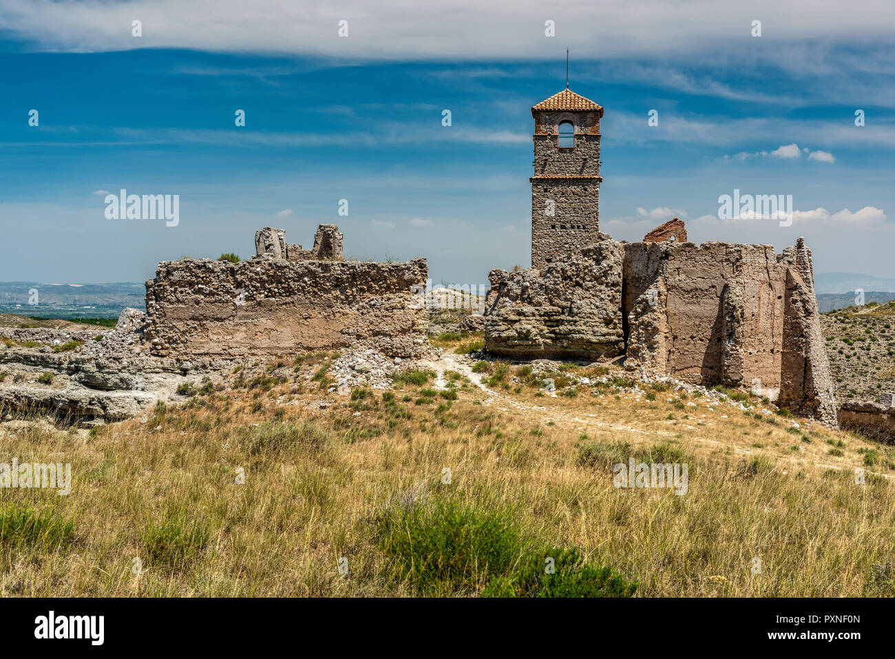 Conservas de la ruinas de la antigua aldea abandonada como consecuencia de la Guerra Civil Española, Roden, Aragón, España Foto de stock