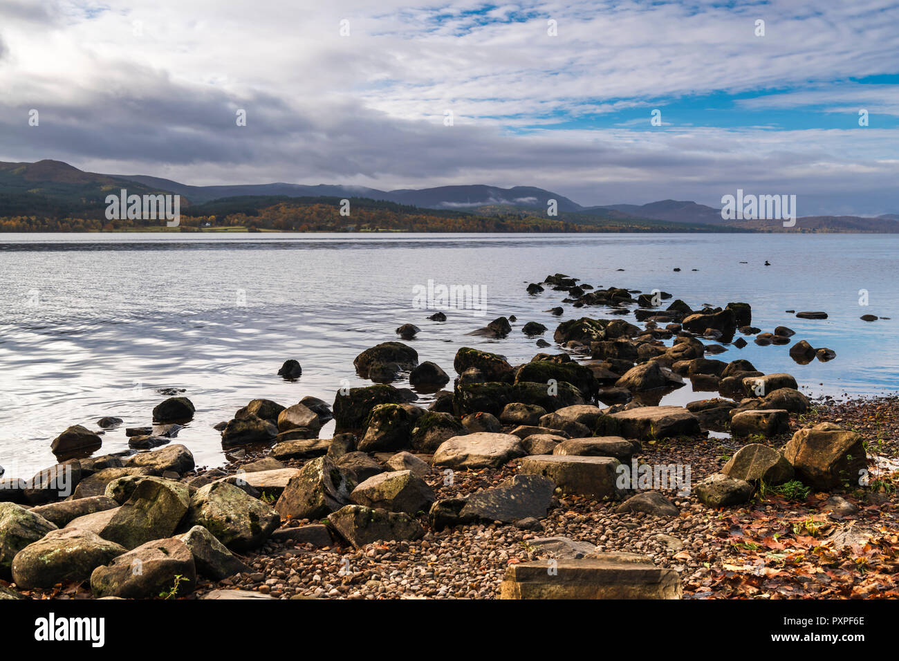 Una imagen otoñal de Loch Rannoch en las Highlands escocesas. 18 de octubre de 2018 Foto de stock