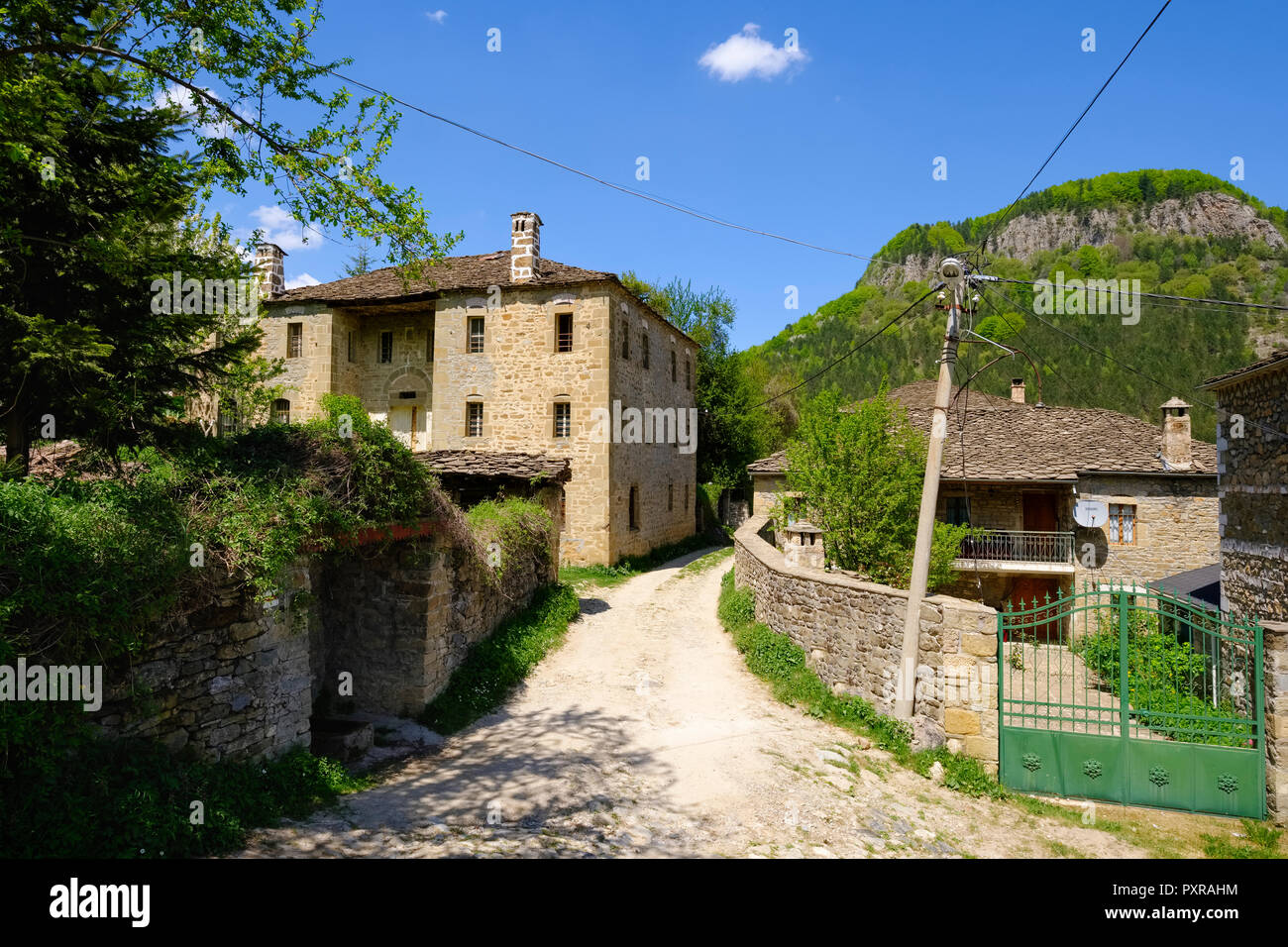 Albania, Qark Korca, montañas, Dardhe Morava, aldea de montaña Foto de stock