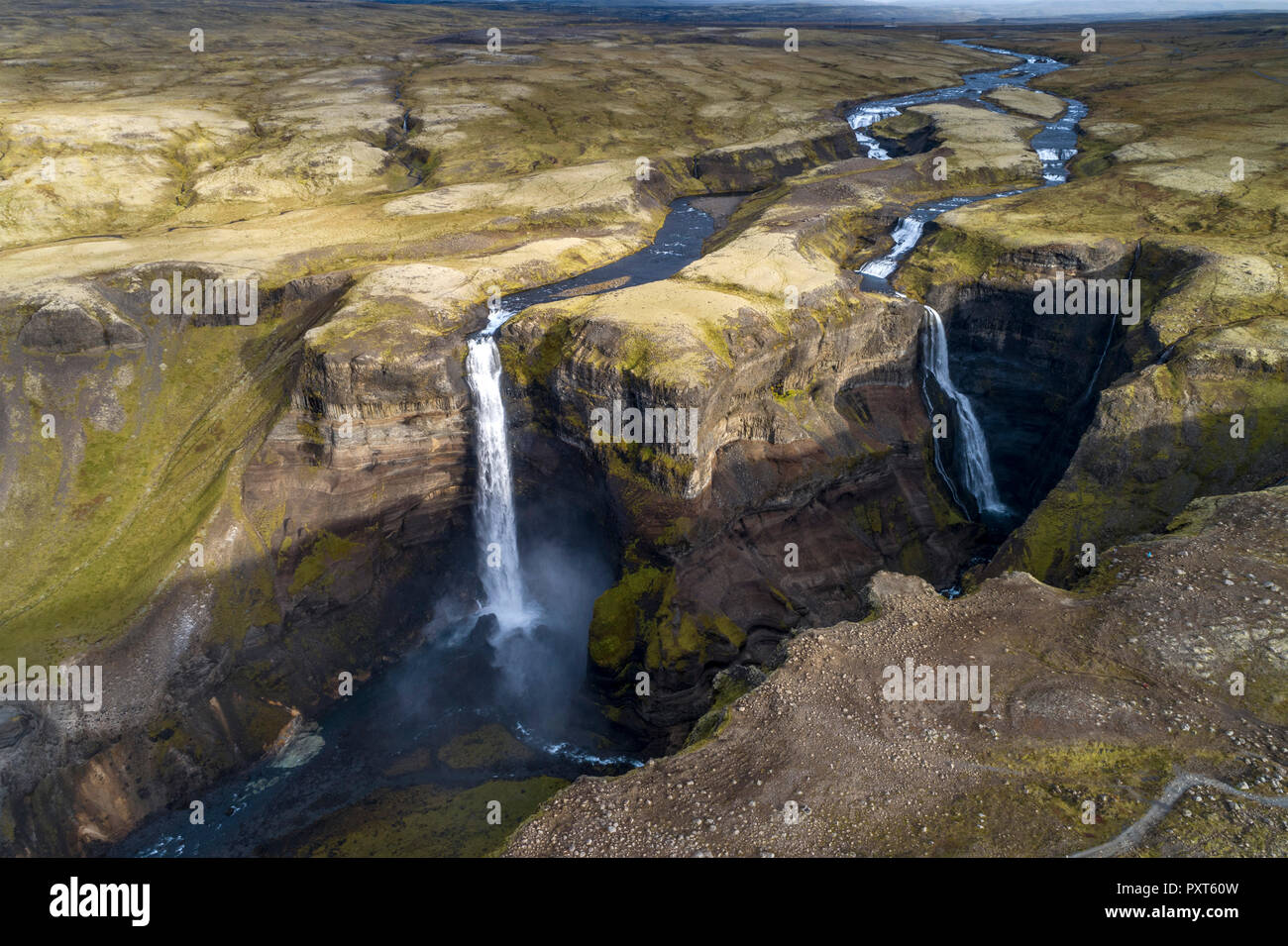 Haifoss, cascada, Þjórsárdal Fossá í, con el río í Þjórsárdal, Hekla, Islandia Foto de stock