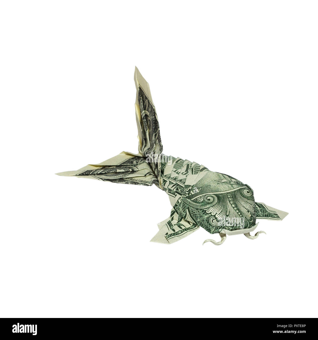 Dinero Origami koi fish plegadas con Real One Dollar Bill aislado sobre