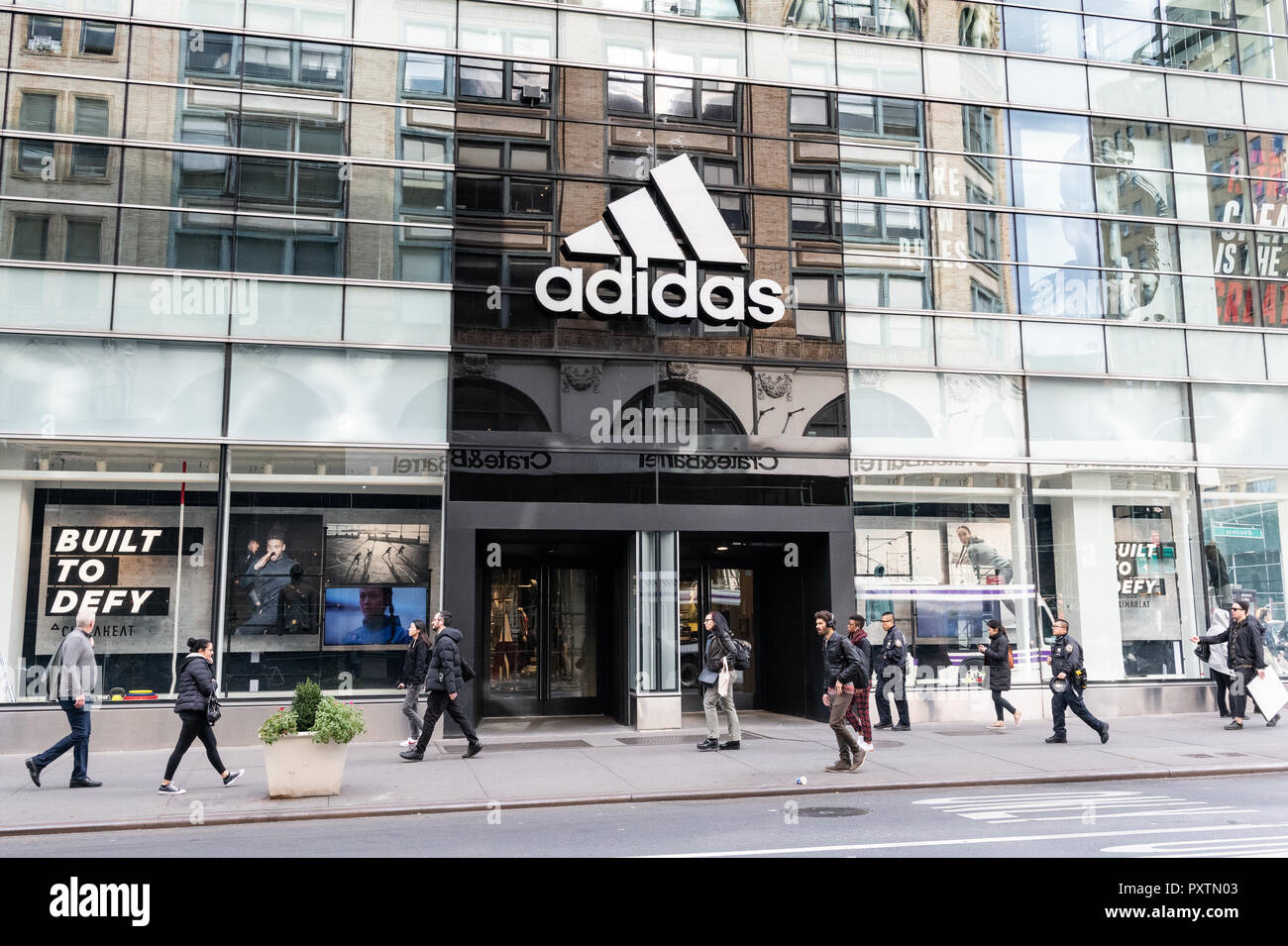 Adidas store en el barrio de SoHo de la ciudad de Nueva York Fotografía de  stock - Alamy