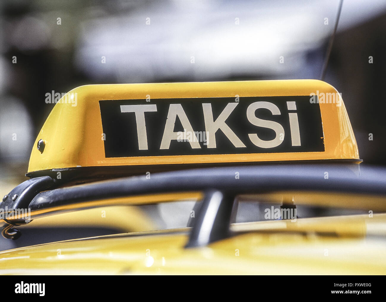 Taksi sign fotografías e imágenes de alta resolución - Página 2 - Alamy