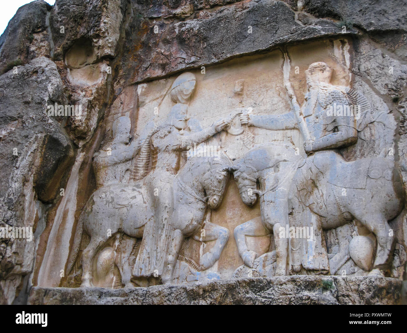La investidura de Ardashir en Naqsh-e Rustam, ruinas de Persépolis, Irán Foto de stock