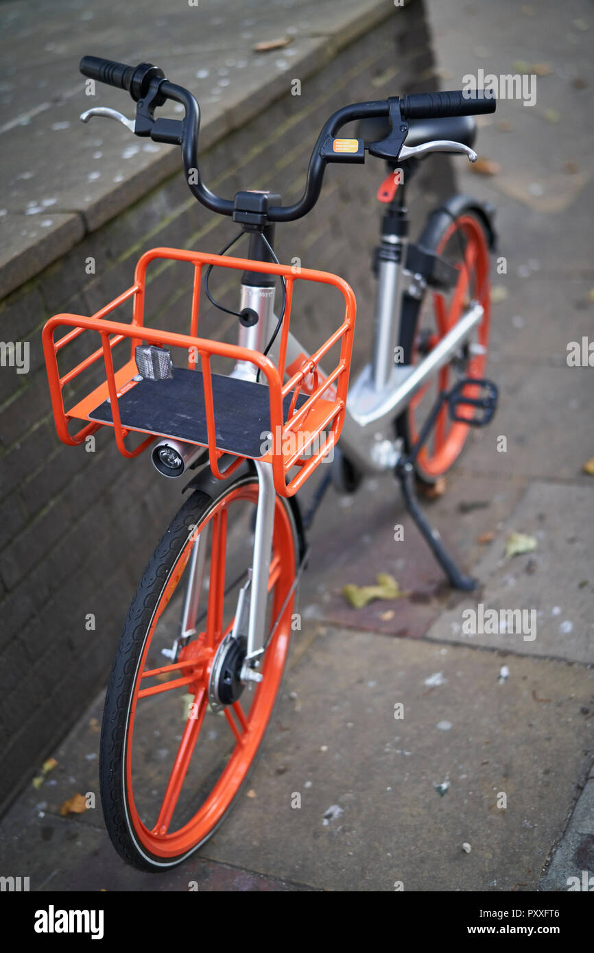 Mobile. Compartir bicicleta Foto de stock