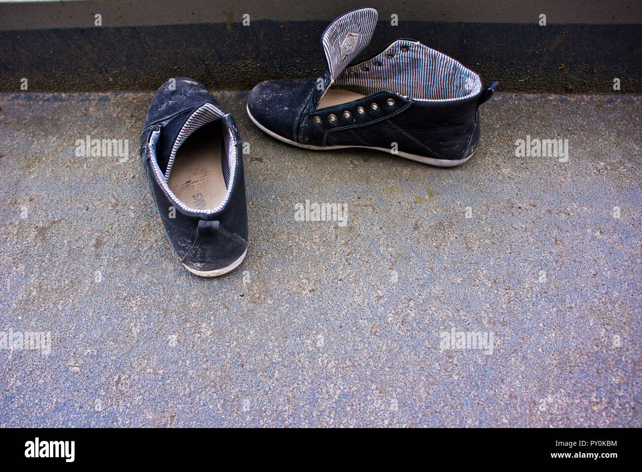 Mal humor Derivar veneno Zapatos sin cordones fotografías e imágenes de alta resolución - Alamy