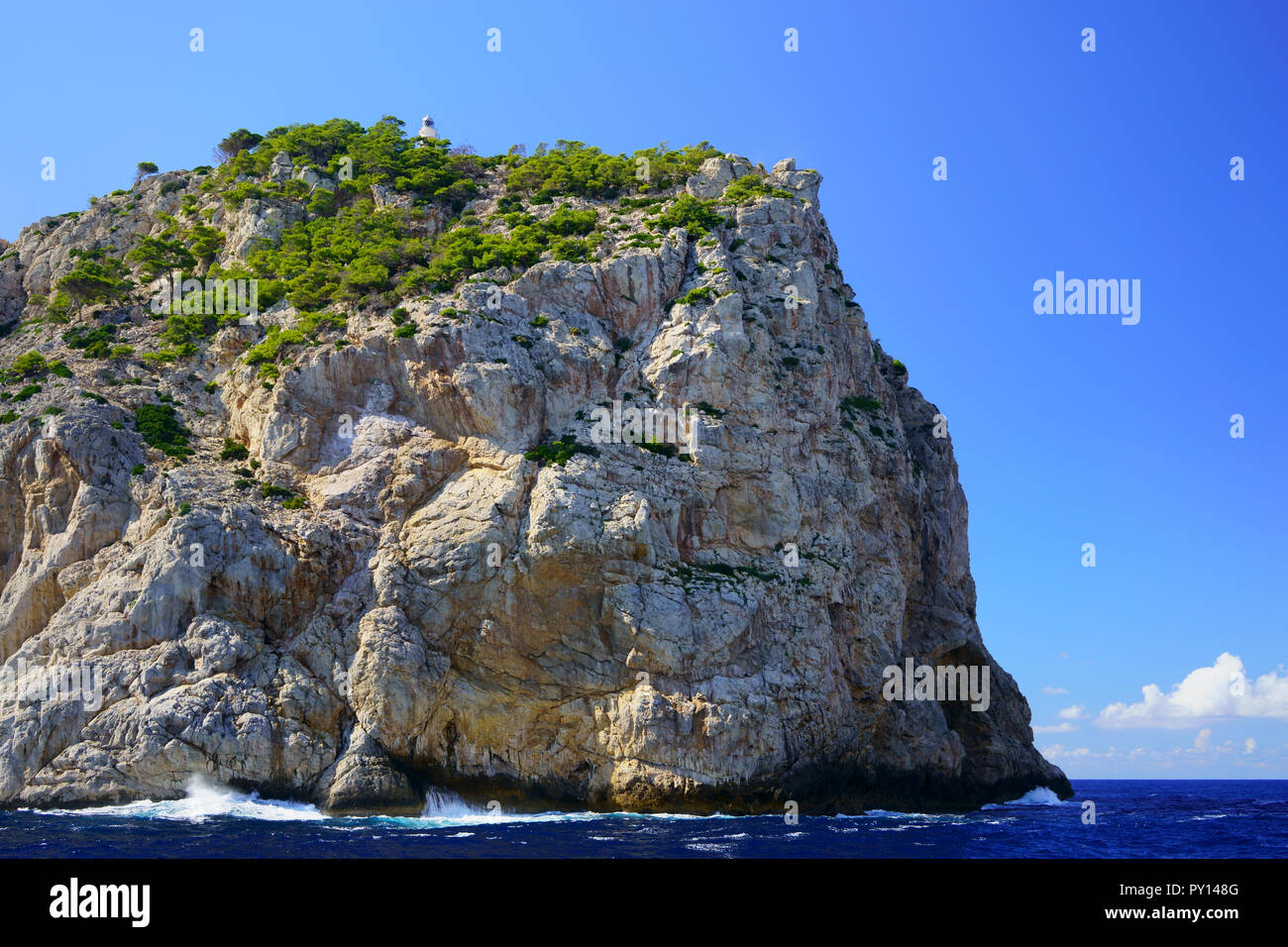 El Cap de Formentor y el faro de Formentor, Sitio del Patrimonio Mundial de la UNESCO, en el norte de Mallorca, Islas Baleares, España. Foto de stock