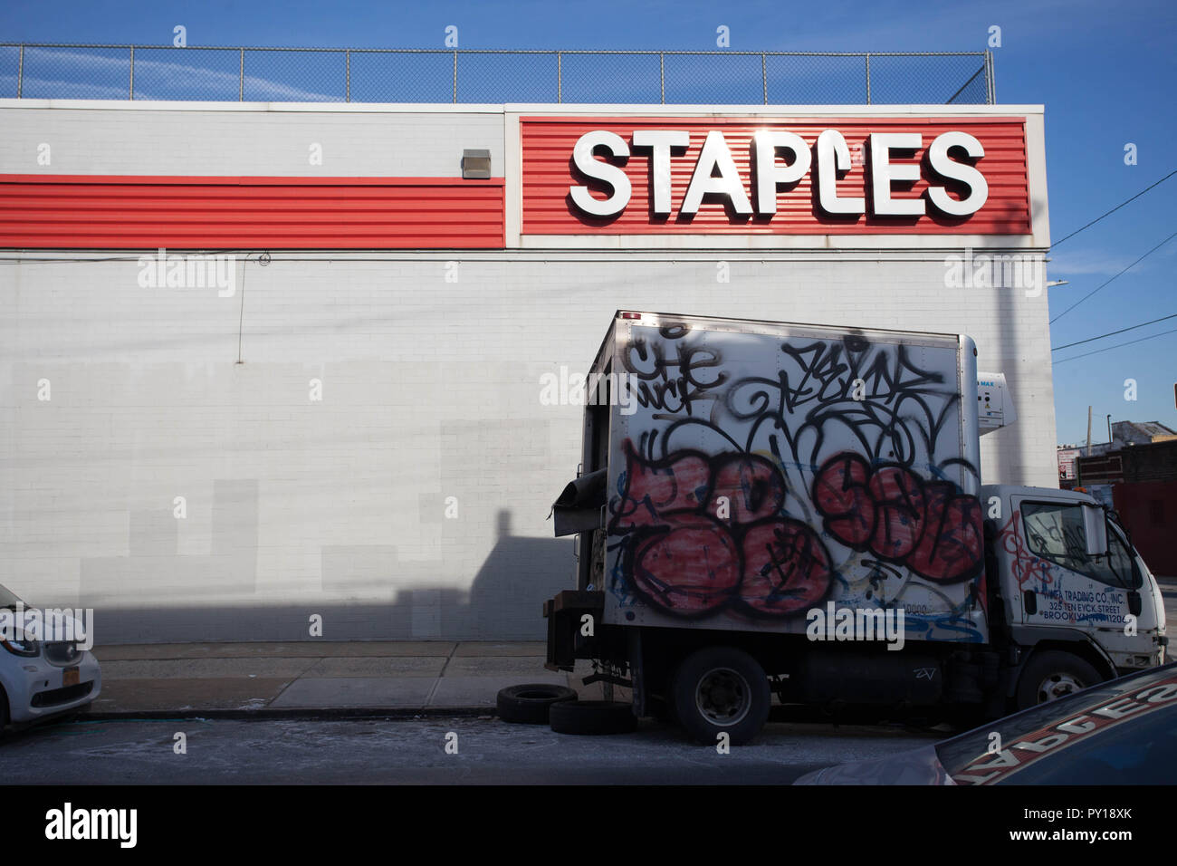 Williamsburg en Nueva York me encanta camiones que están cubiertas de  graffiti son un testamento de los impulsos creativos que están saliendo de  cada humano Fotografía de stock - Alamy