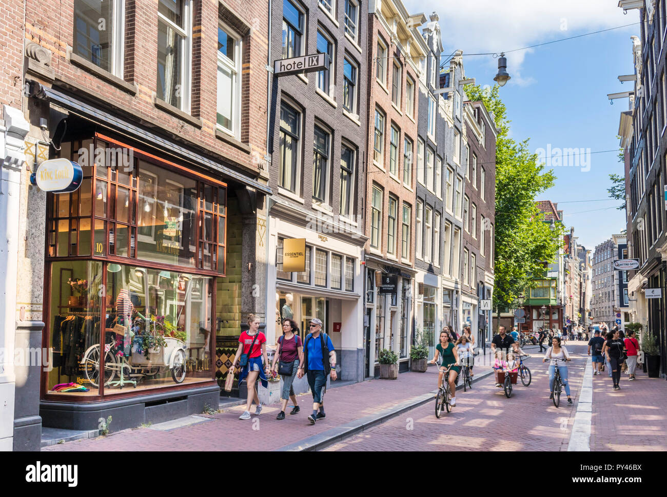 Amsterdam Hartenstraat parte de la moderna zona de nueve calles de moda, tiendas, restaurantes, cafeterías, librerías, tiendas de interiorismo de Amsterdam de la UE Foto de stock