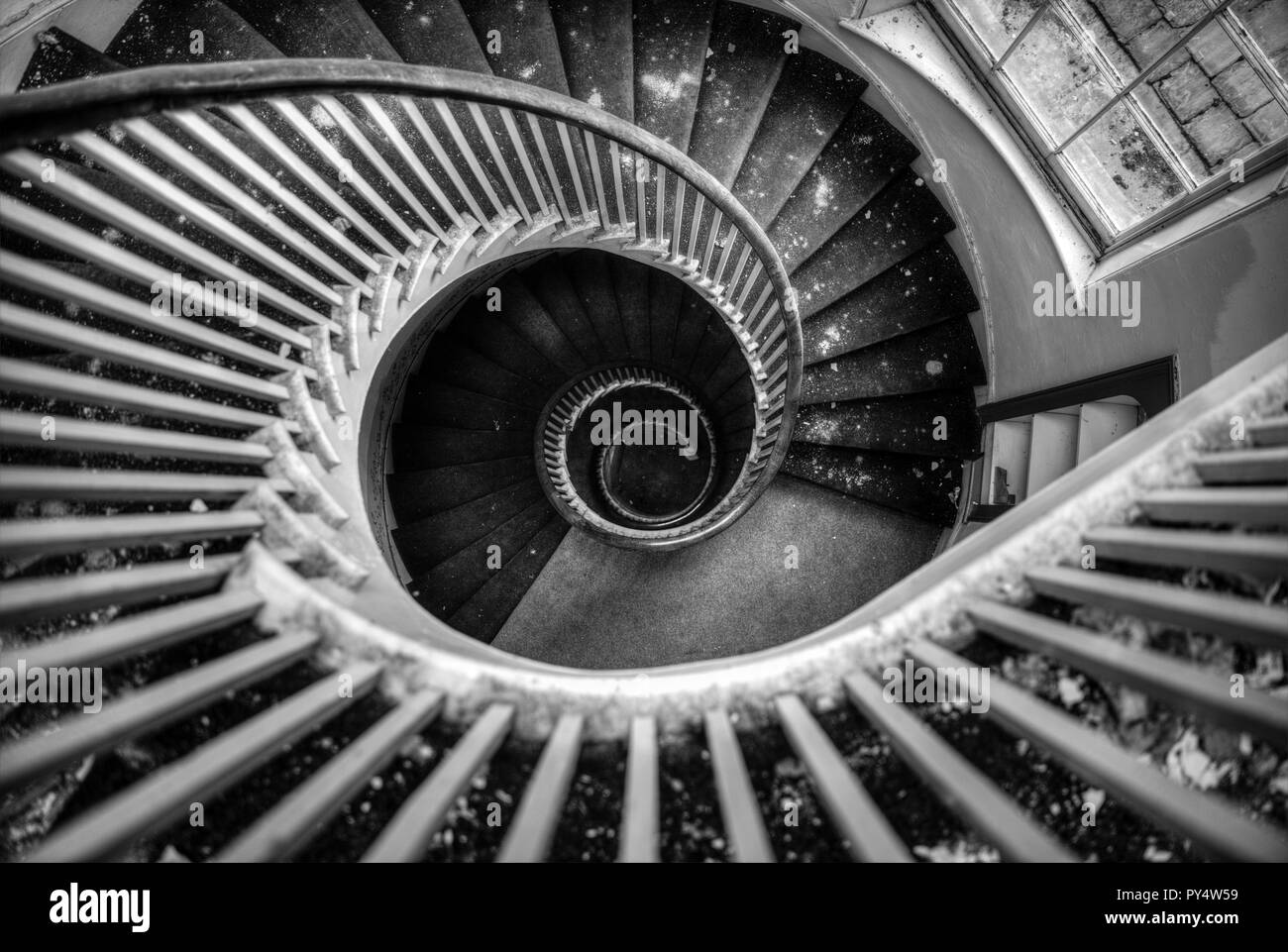 Escalera de caracol, escaleras en espiral, escalera de caracol de madera, escalera en espiral, espiral escaleras Escalera, abstracto, blanco y negro, la escalera de caracol, Foto de stock