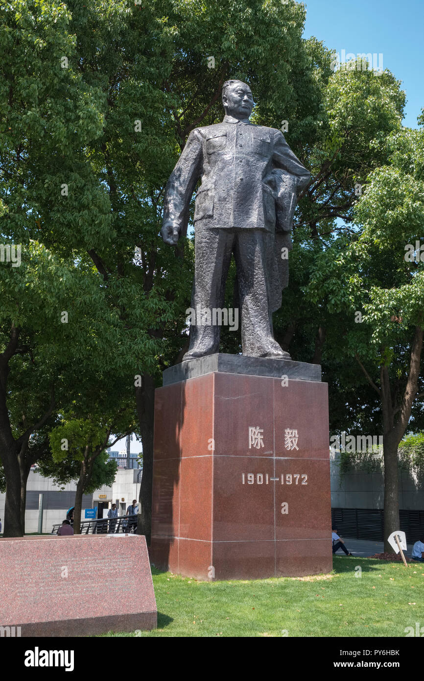 Estatua de Chen Yi, un famoso alcalde de Shanghai, China, Asia, Chen Yi cuadrado junto al Bund, Shanghai Foto de stock