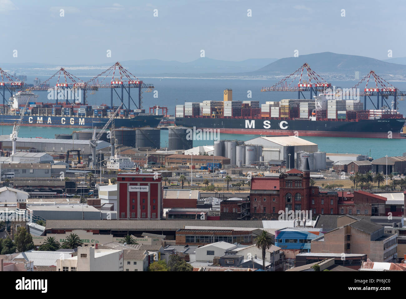 Ciudad del Cabo, Sudáfrica. Una visión general de la navegación en el  puerto de Ciudad del Cabo Fotografía de stock - Alamy