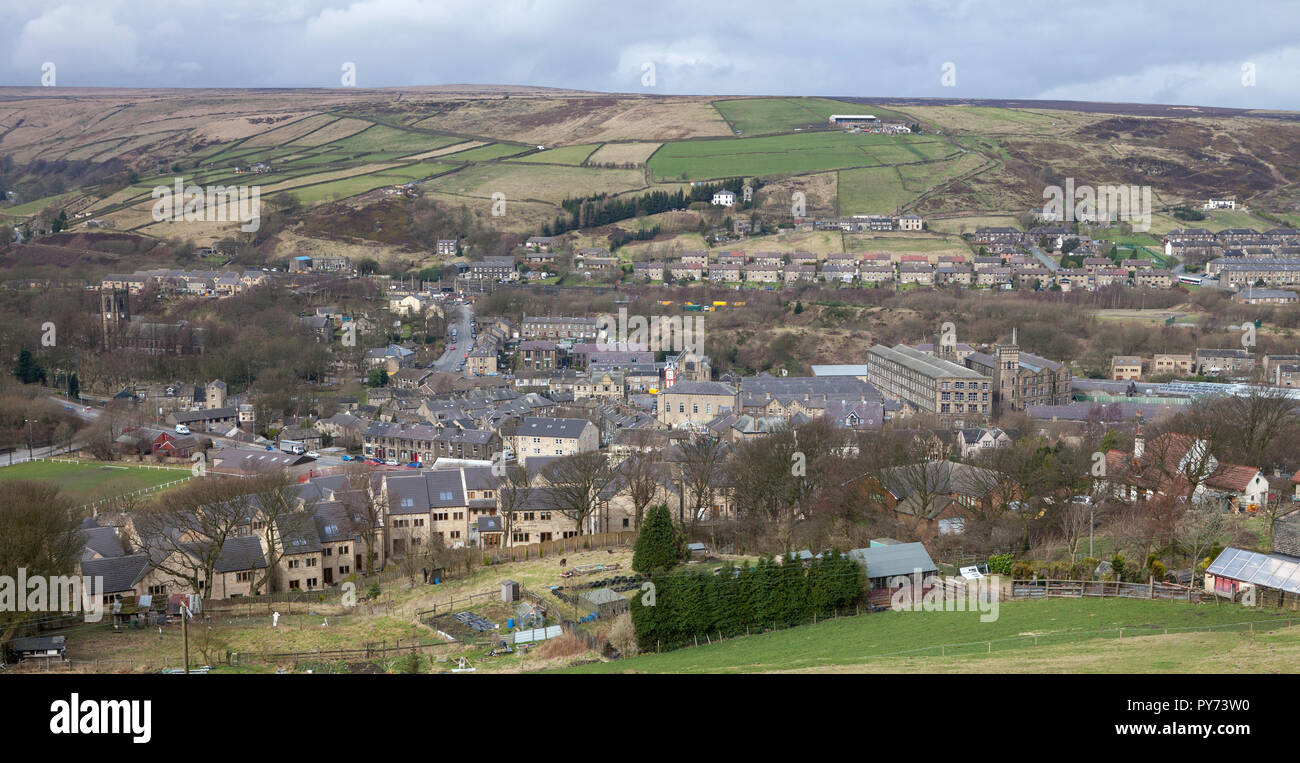 Vista panorámica de Marsden en West Yorkshire, tomado de Meltham Moor Foto de stock