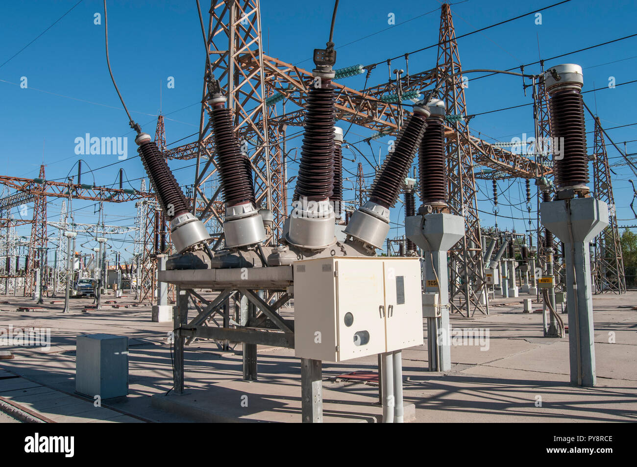 Disyuntor de potencia en la subestación, planta de energía geotérmica.  México Fotografía de stock - Alamy