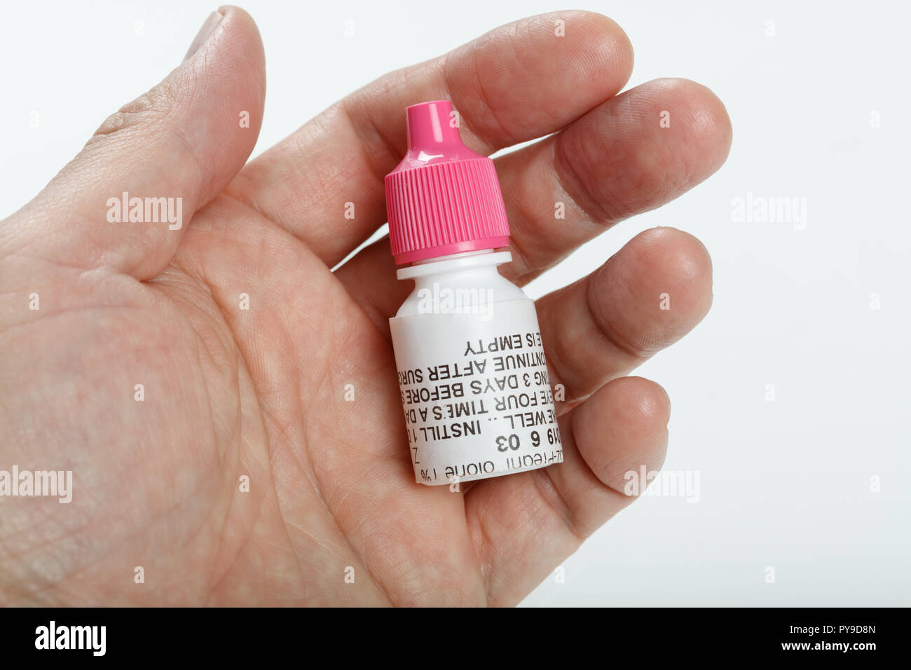 Tapa Rosa Colirio Antibiotico Frasco De Medicamento De Venta Con Receta Fotografia De Stock Alamy