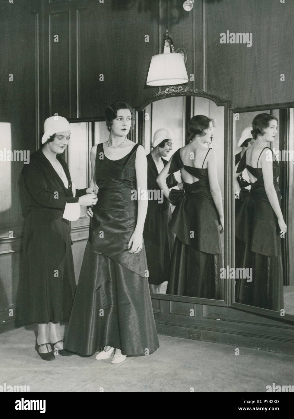 1930s fashion model fotografías e imágenes de alta resolución - Alamy
