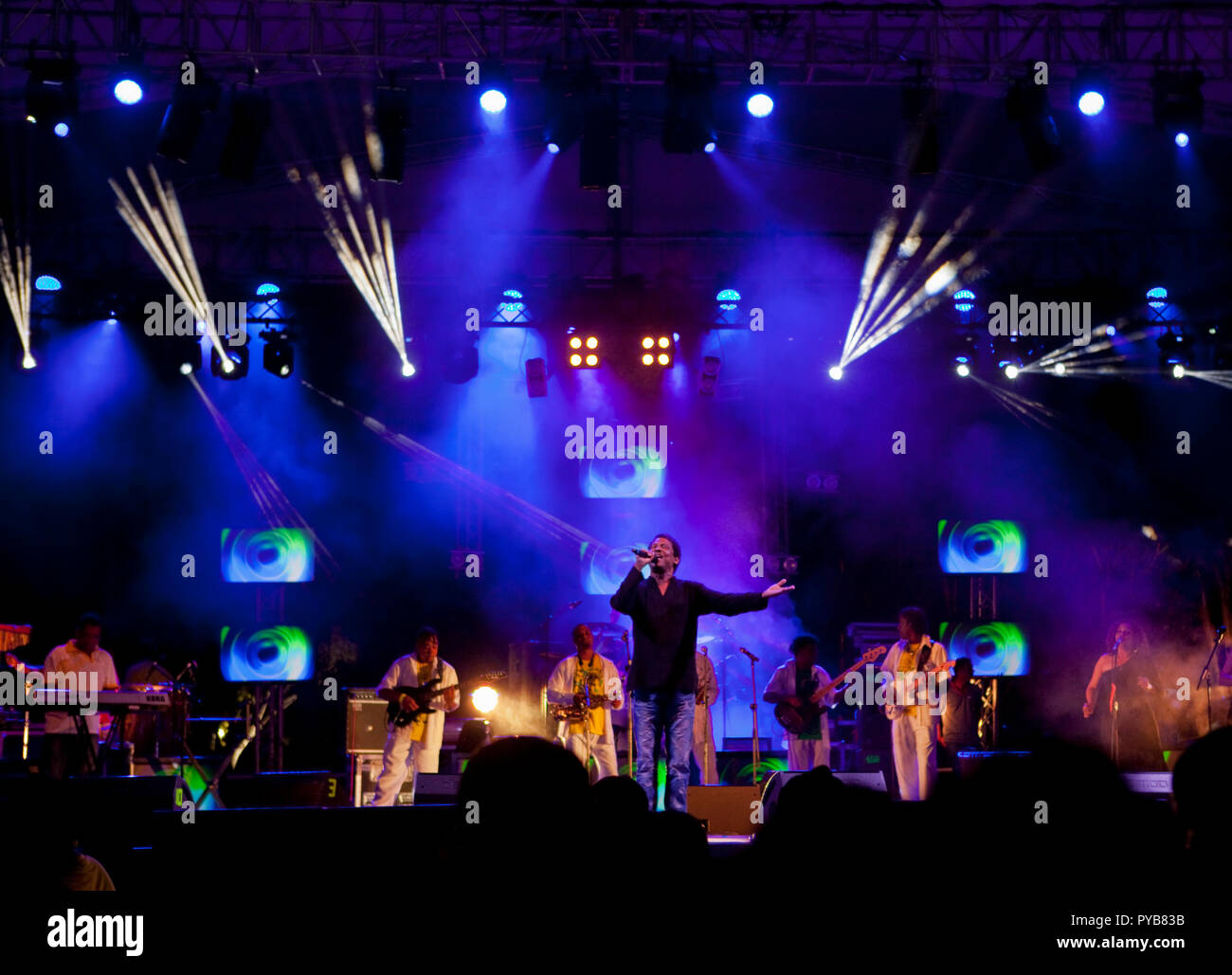 La cantante realiza en la última noche del Festival 2013 el kreol en Mauricio. Foto de stock
