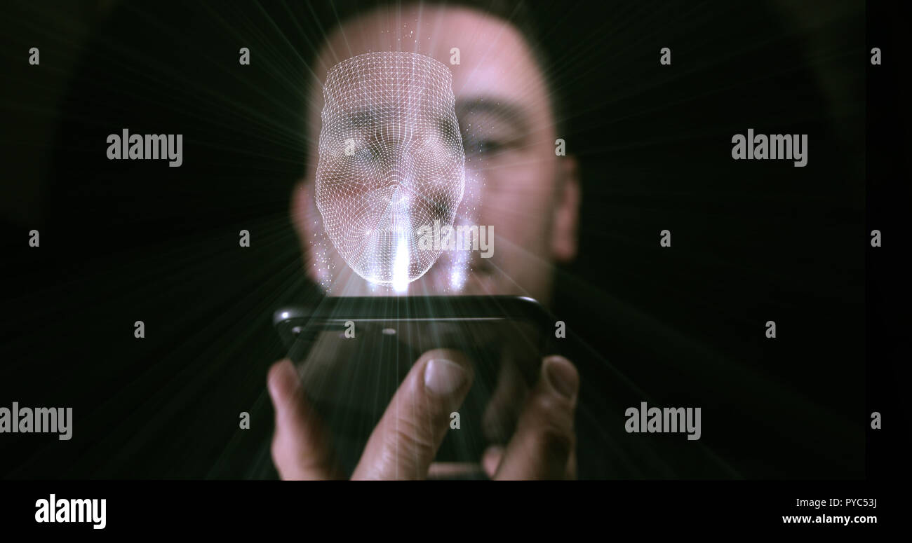 El reconocimiento facial holograma proyectado desde un teléfono celular Foto de stock