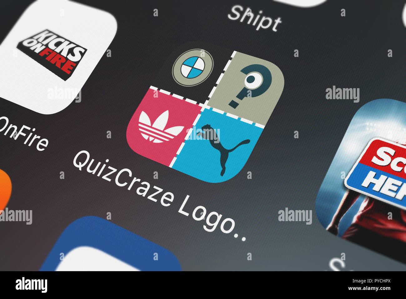 Londres, Reino Unido - 26 de octubre de 2018: Primer plano del logotipo  QuizCraze color Mania - juego de preguntas para adivinar cuál es ese icono  pop marca alimentaria mob Fotografía de stock - Alamy