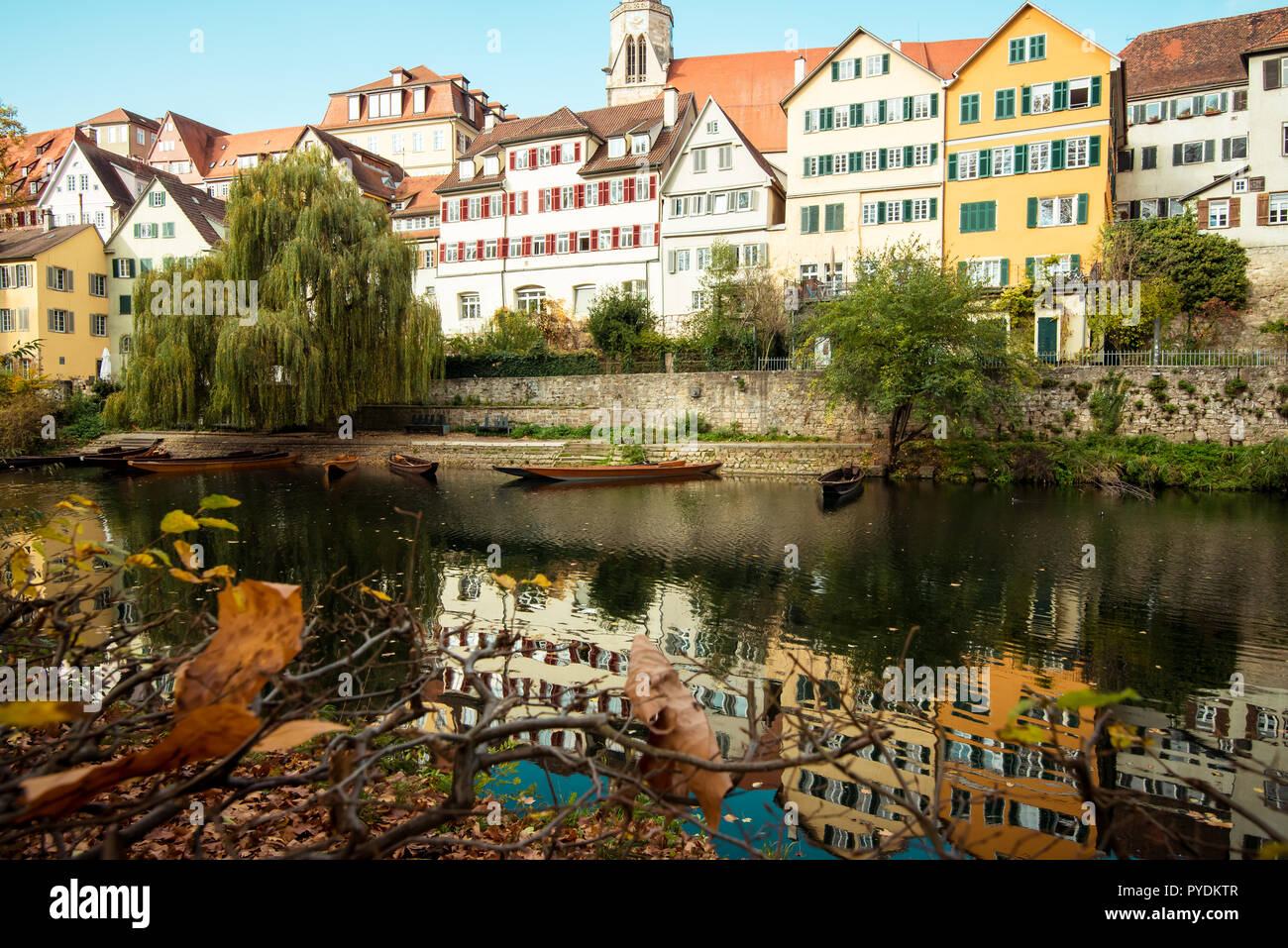 Tubingen distrito Stuttgart, vistas al casco antiguo de la ciudad, los edificios históricos y el río Foto de stock
