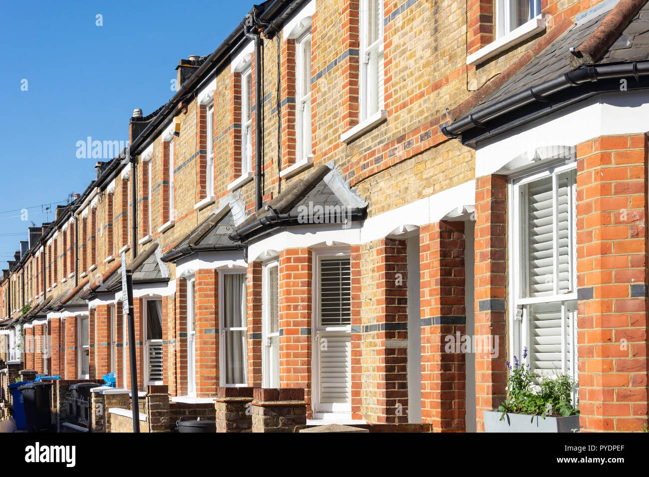 Casas adosadas victorianas, Devereux Road, Windsor, Berkshire, Inglaterra, Reino Unido Foto de stock