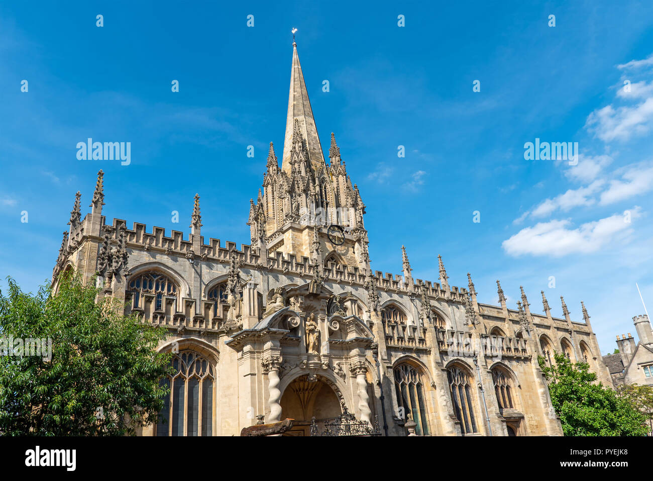 La hermosa iglesia de Santa María la Virgen en Oxford, Inglaterra Foto de stock