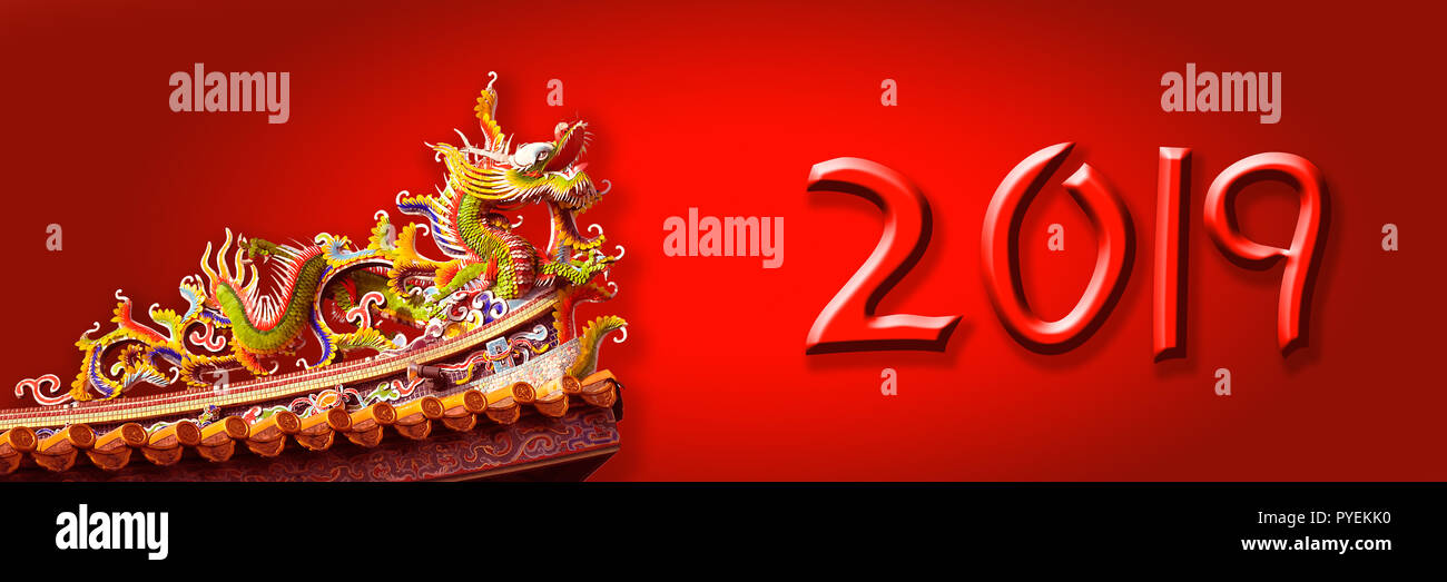 2019 Tarjeta de felicitación de Año nuevo chino o banner con un dragón Foto de stock