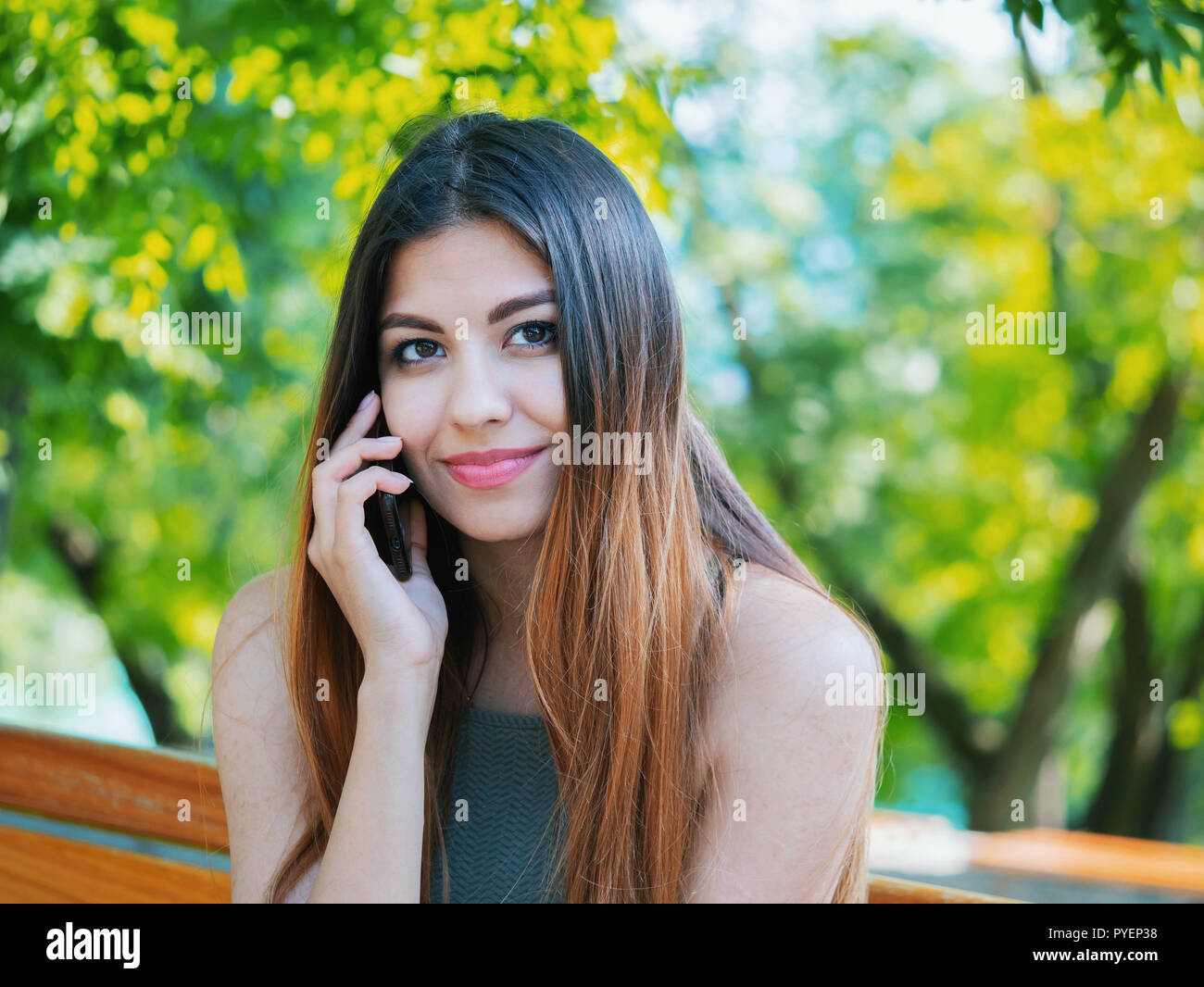 cara sonriente hablando