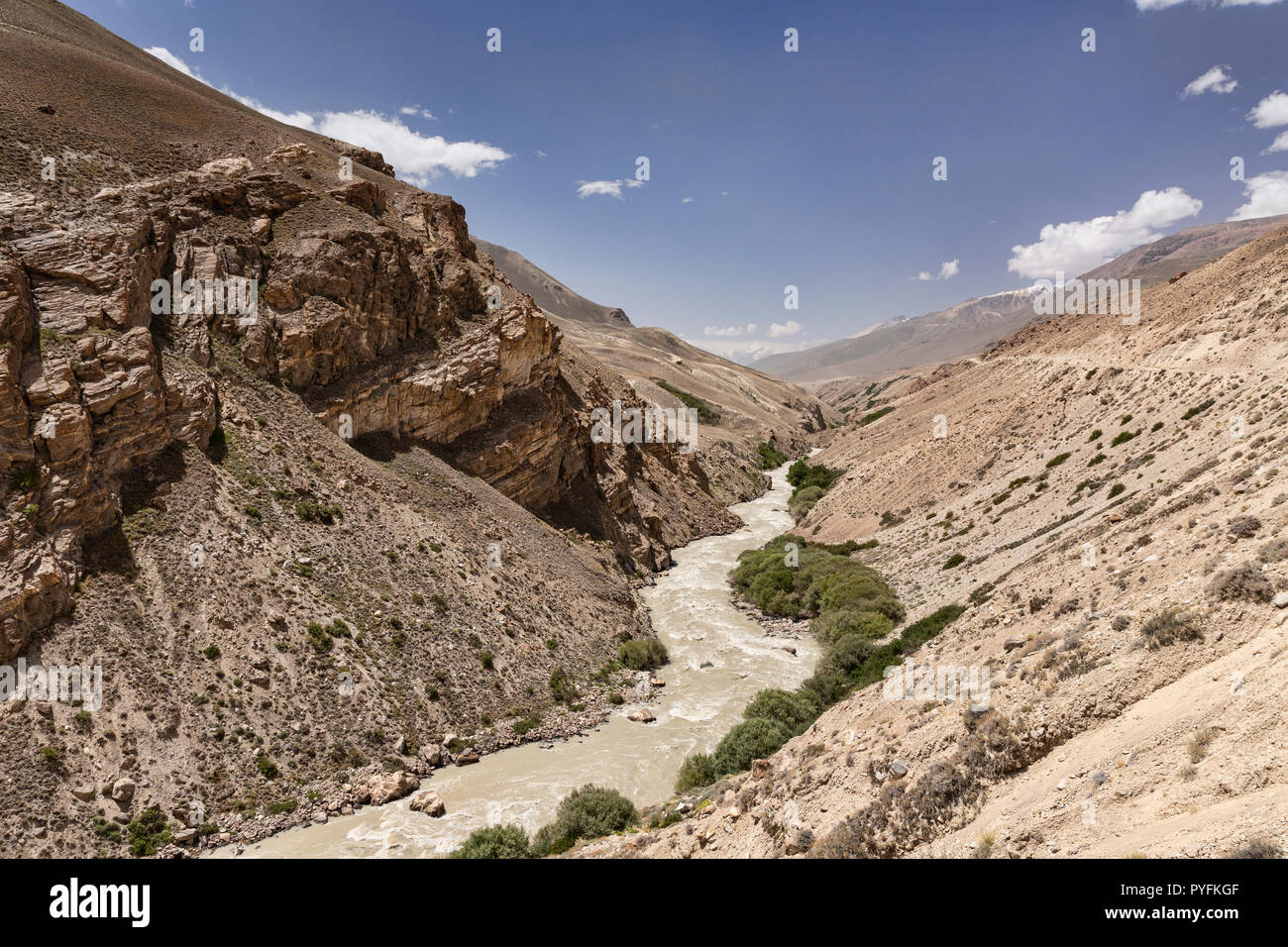 Río Pamir desde el Wakhan valle entre el desvío y langar Alichur, el Pamir Highway, Gorno Badakhshan, Tayikistán Foto de stock
