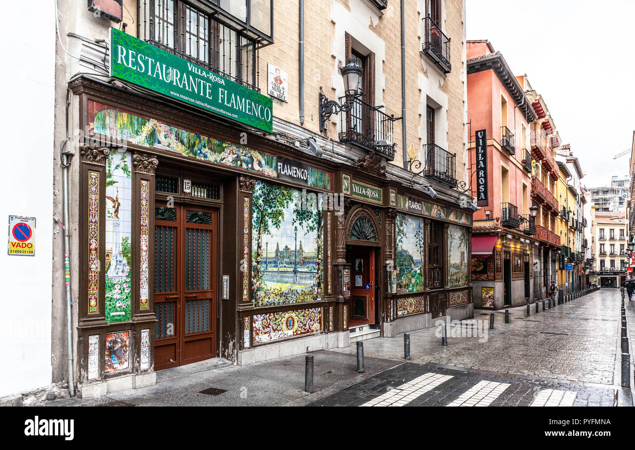 Villa Rosa tablao flamenco fachada de azulejos, Madrid, Barrio de Las Letras, Distrito Centro, España. Foto de stock