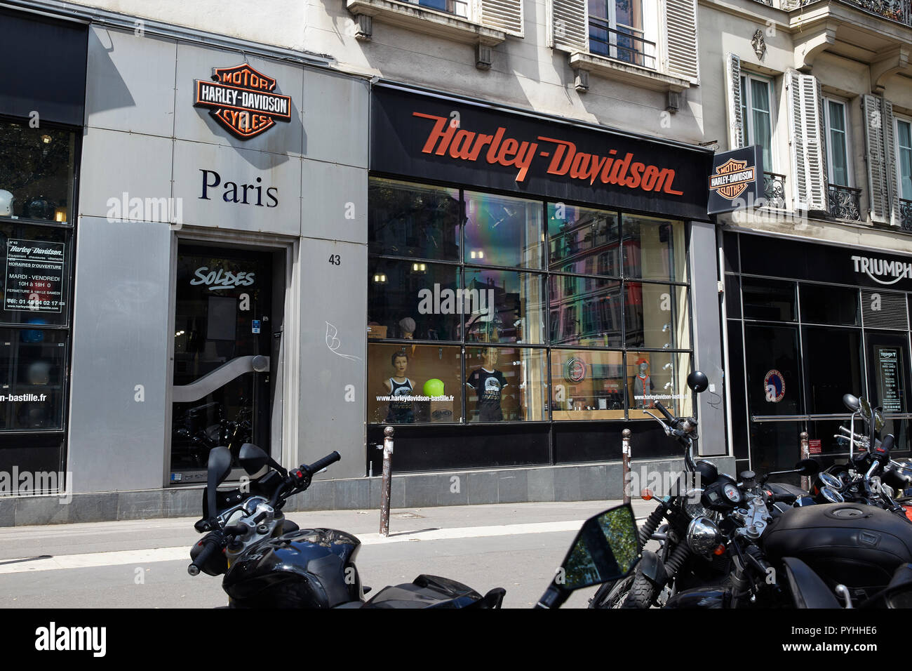 Paris, Ile-de-France, Francia - La Harley-Davidson Paris-Bastille sucursal en el Boulevard Beaumarchais en el 3º arrondissement. Foto de stock