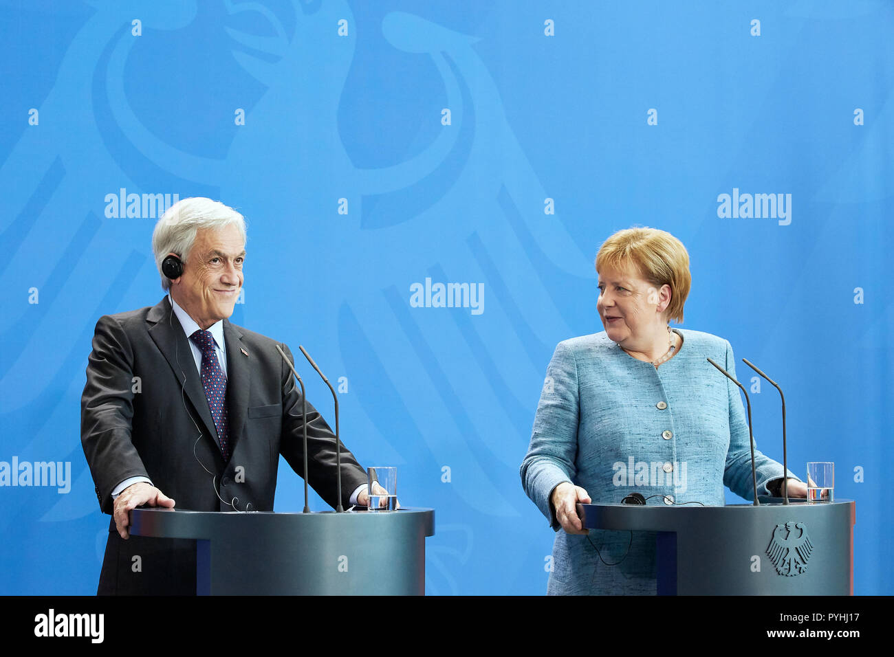 Berlin, Alemania - la Canciller Angela Merkel y el Presidente de la República de Chile, Sebastian Pinera. Foto de stock