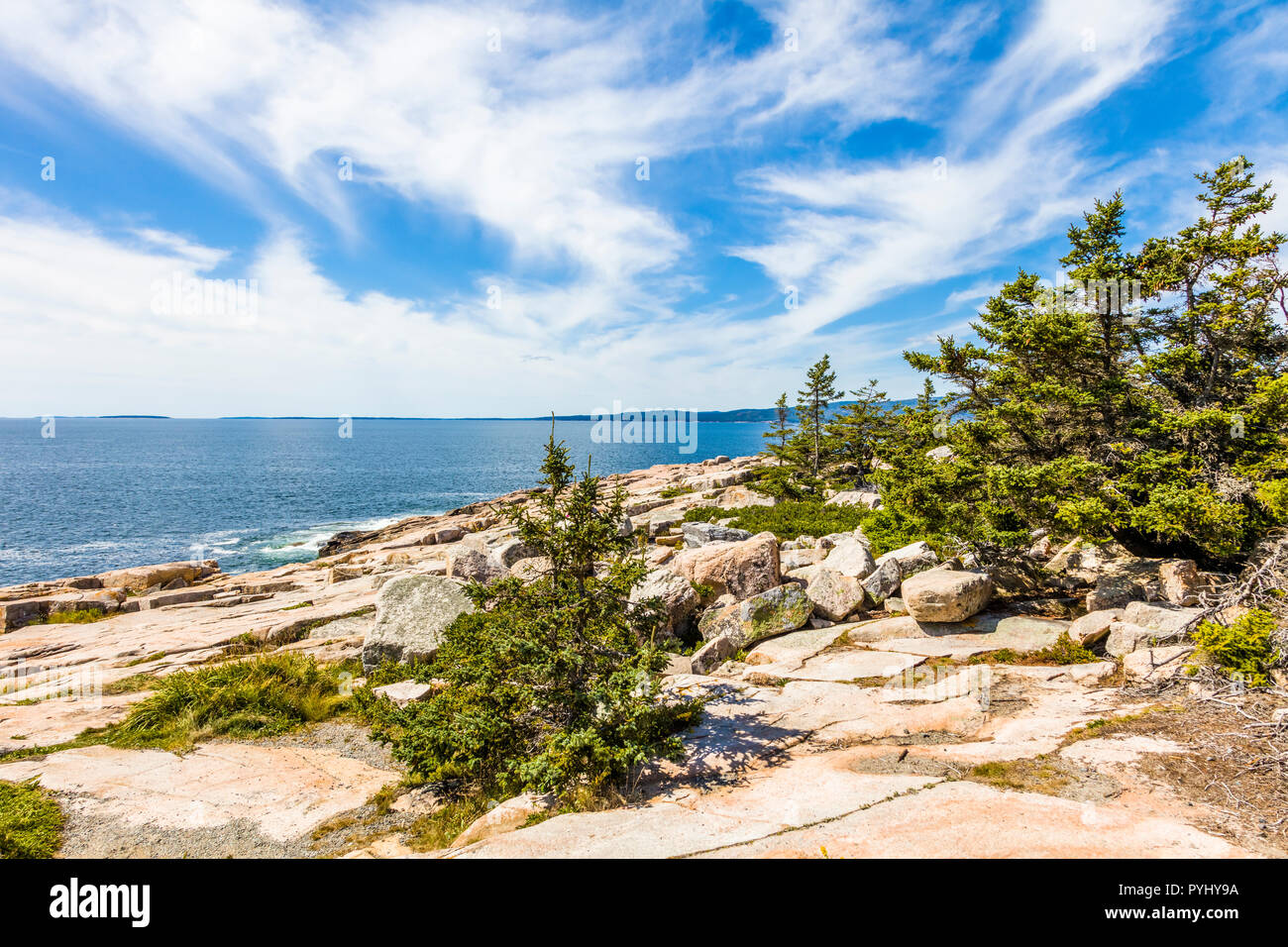 Península Schoodic en el Océano Atlántico en el Parque Nacional de Acadia en la costa de Maine, en los Estados Unidos Foto de stock